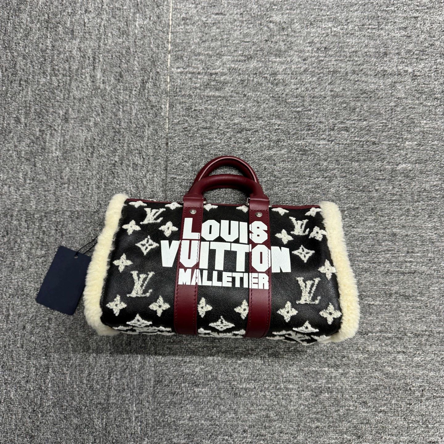 Louis Vuitton LV Shearling Keepall 25 Travel Bag Size ONE SIZE - 2 Thumbnail