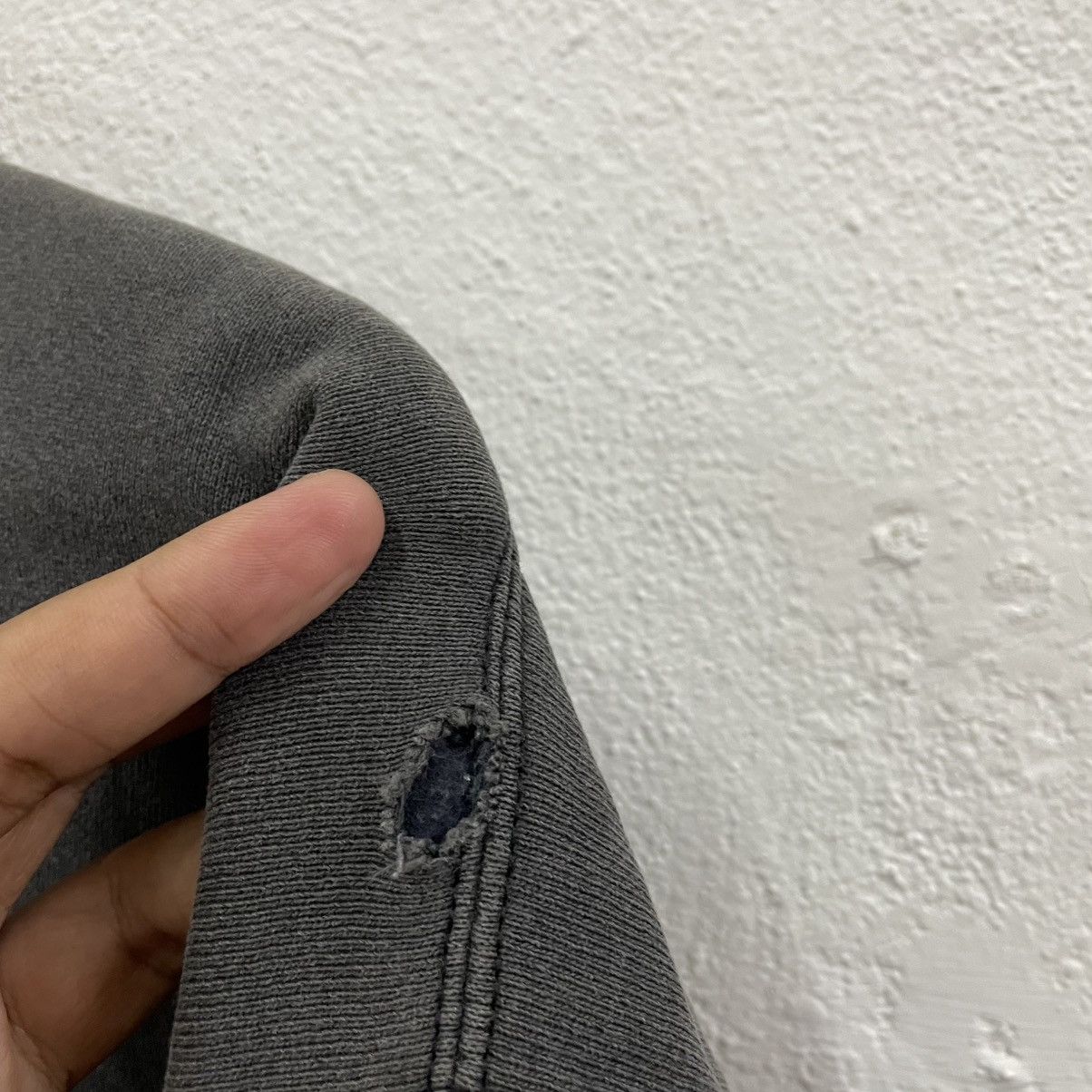 Guess × Vintage 🔥Vintage 90s Guess Embroidered Big Spellout Sweatshirts Size US M / EU 48-50 / 2 - 9 Thumbnail