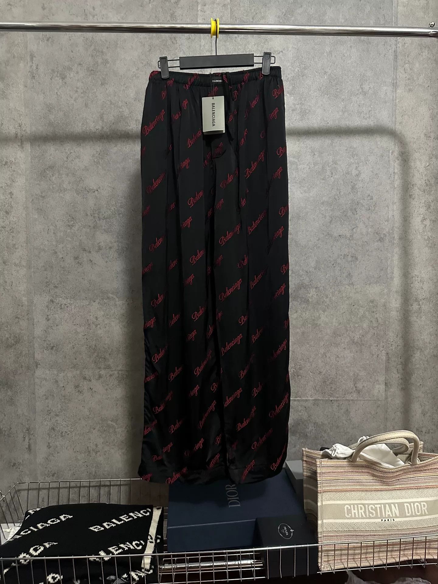 Balenciaga Balenciaga Red Logo All Over Silk Pants 44 Size US 28 / EU 44 - 1 Thumbnail