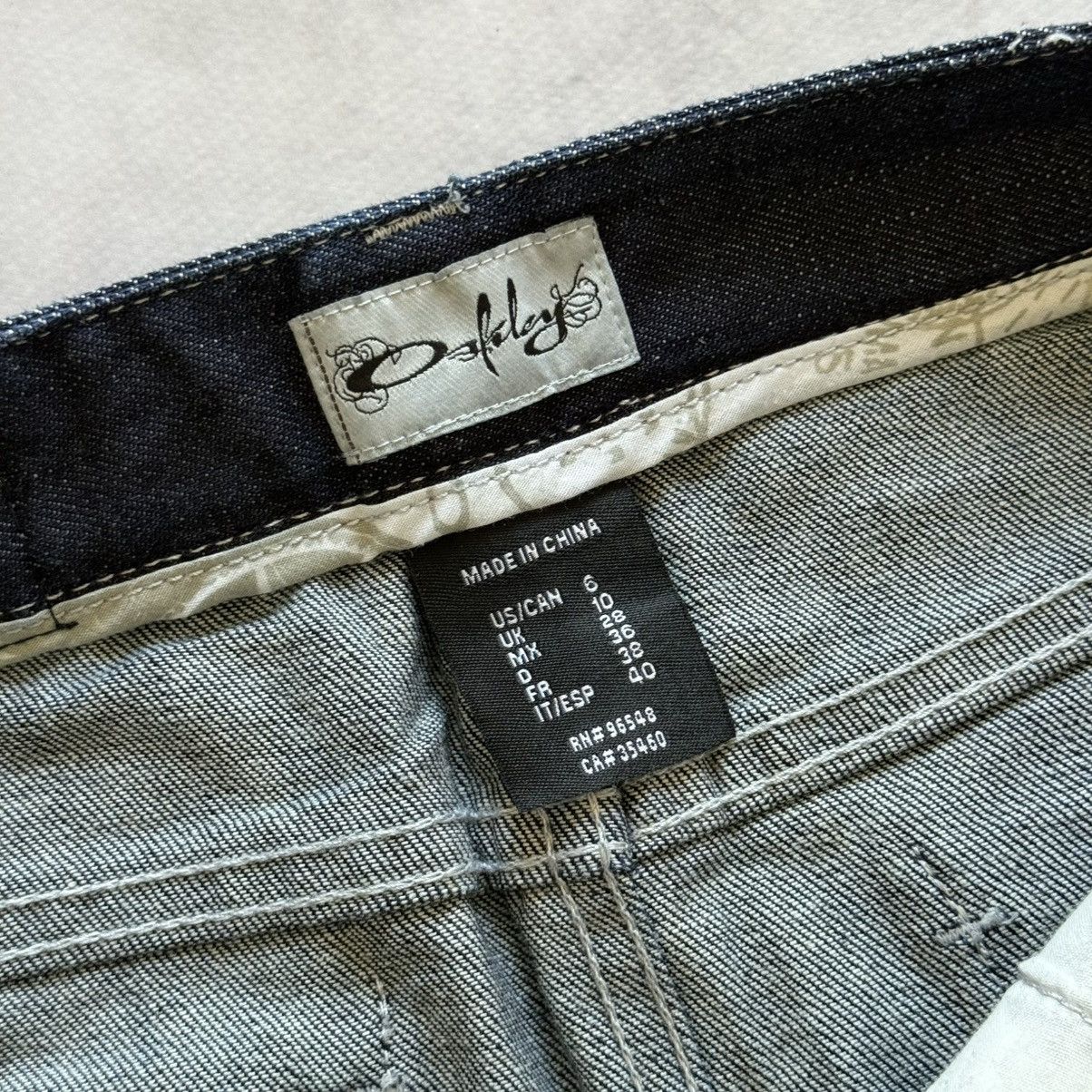 Oakley Vintage Oakley Embroidered Logo Y2K Mini Skirt Size 28" / US 6 / IT 42 - 6 Thumbnail