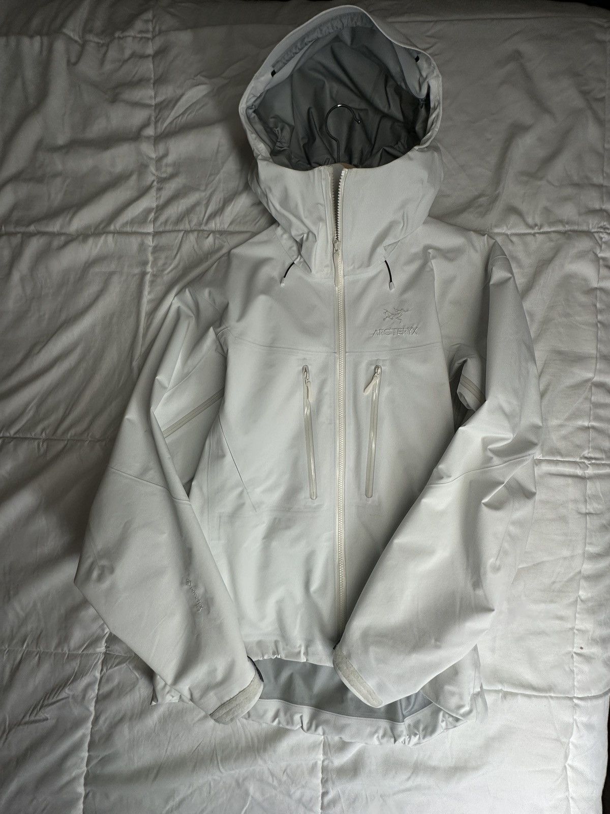 Arc'teryx Mens Arc’teryx Alpha SV (Whiteout) Size US M / EU 48-50 / 2 - 2 Thumbnail