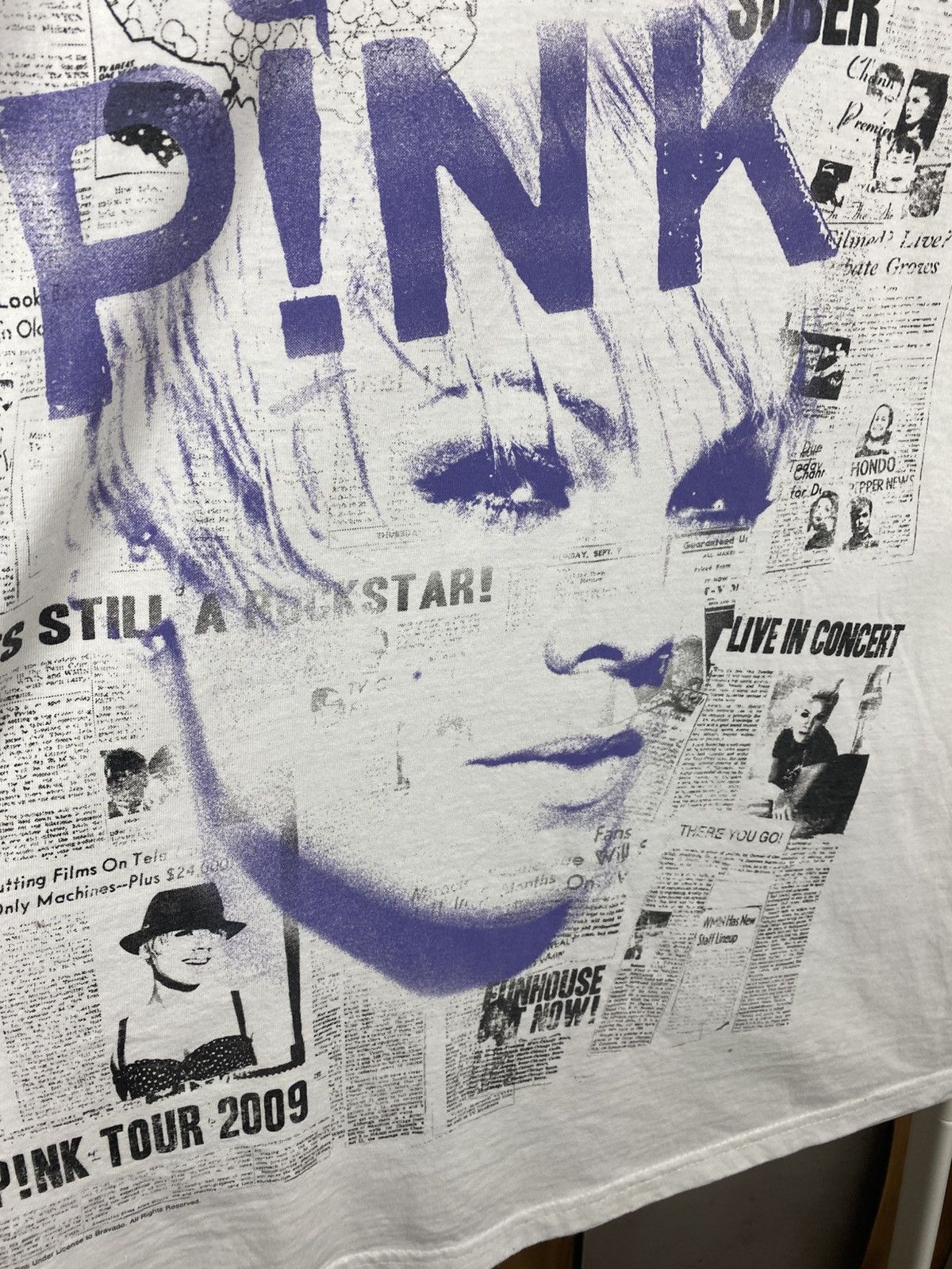 Fruit Of The Loom Vintage Pink Tour 2009 T-Shirt Tee Y2K Rare Size US M / EU 48-50 / 2 - 7 Thumbnail