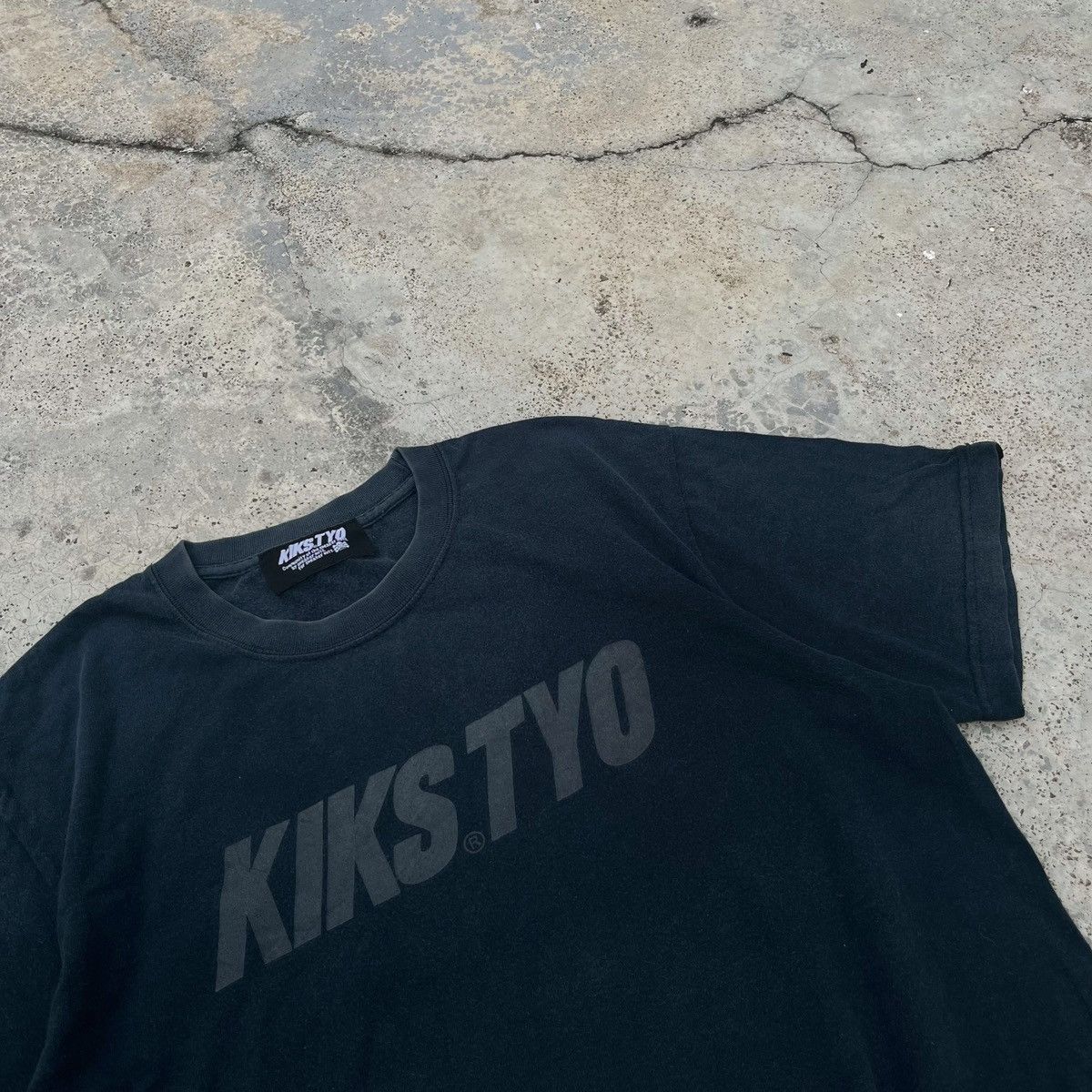 KIKS TYO Kiks Tyo Japanese Streetwear Big Logo Design Tee Size US L / EU 52-54 / 3 - 2 Thumbnail