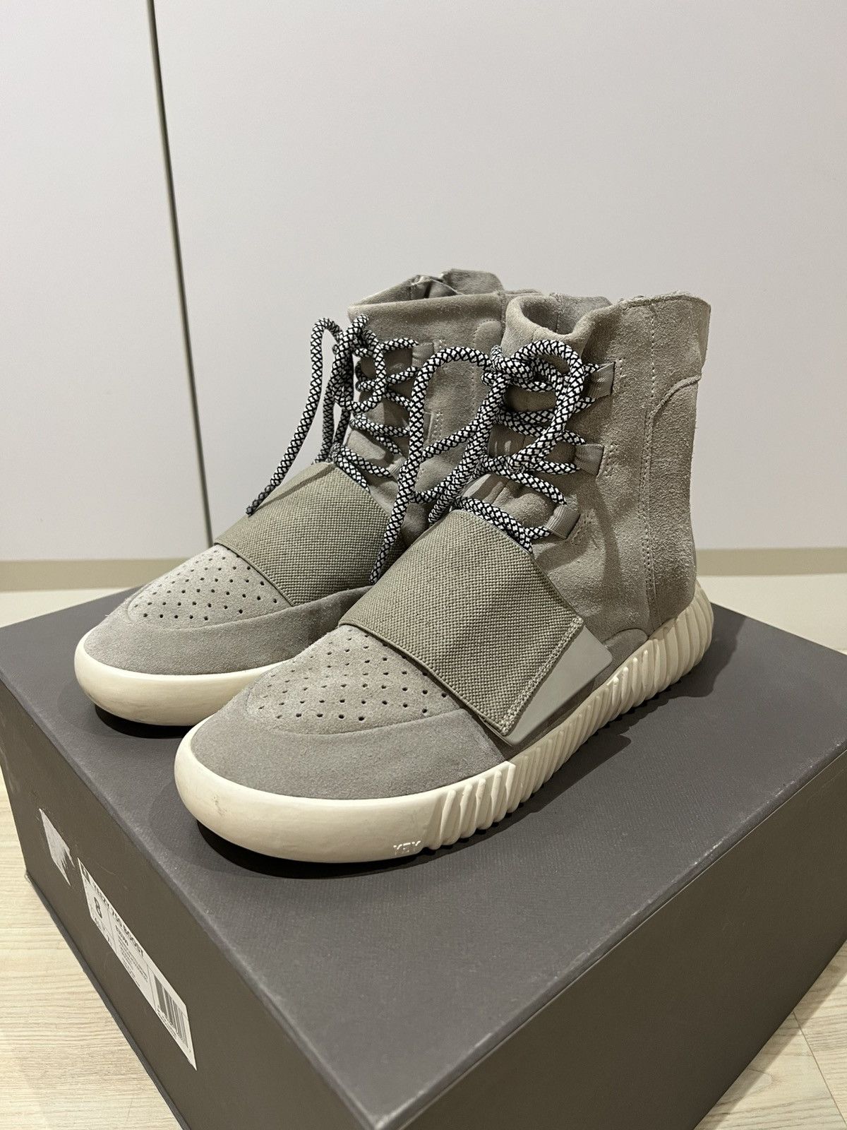 Yeezy Adidas Yeezy 750 Boost Light Brown Size US 8 / EU 41 - 1 Thumbnail