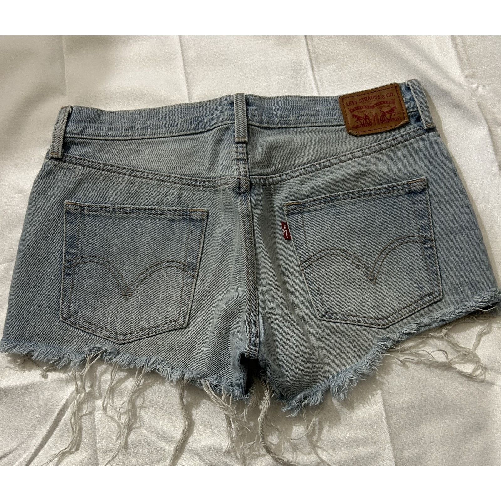 Levi's Women's Levi's 501 Denim Jean Shorts-Light Wash Size 27 Size 27" / US 4 / IT 40 - 4 Thumbnail