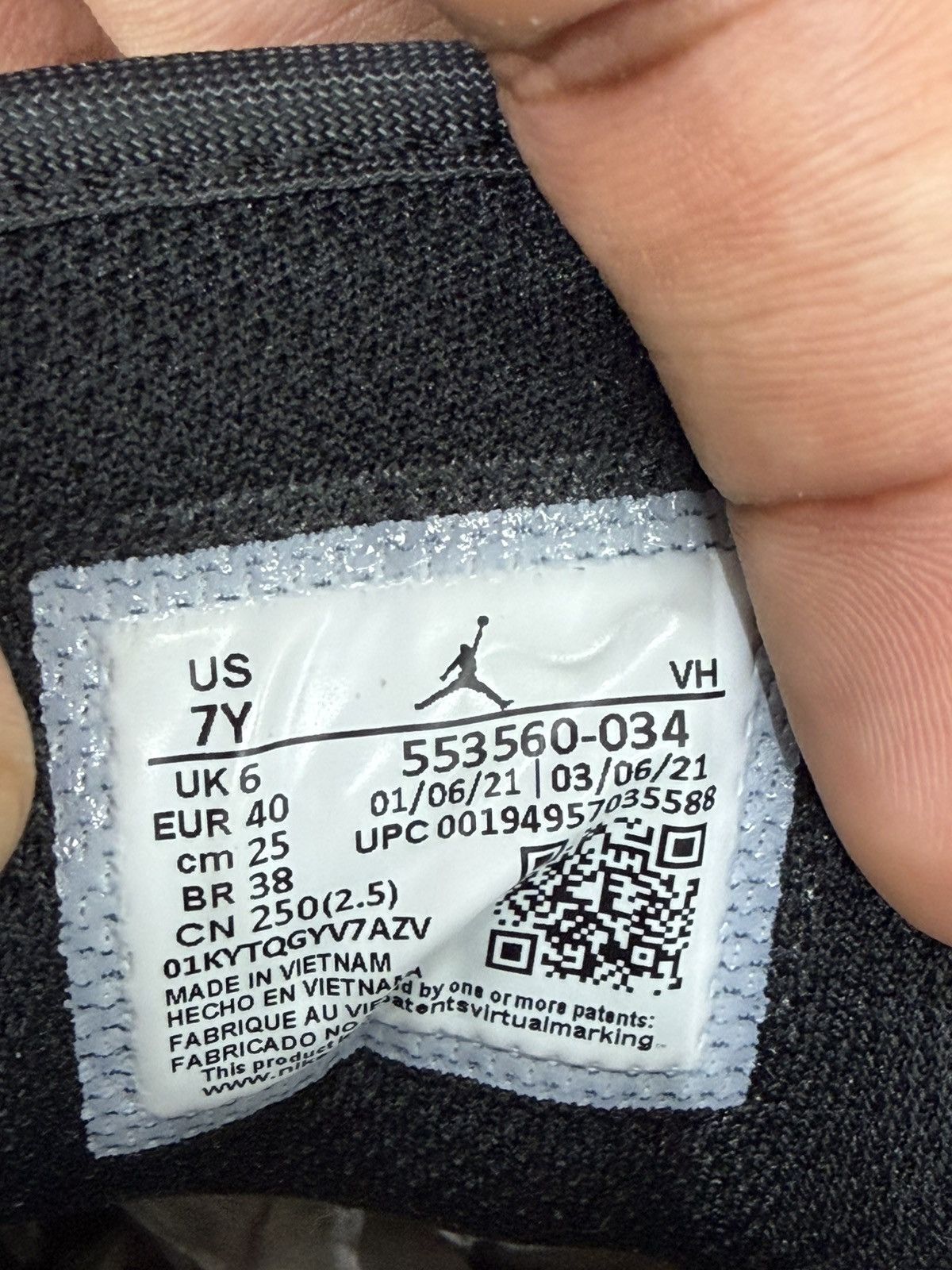 Jordan Brand Air Jordan 1 Low Crimson Tint Size 7Y (2021) Size US 7 / EU 40 - 10 Thumbnail