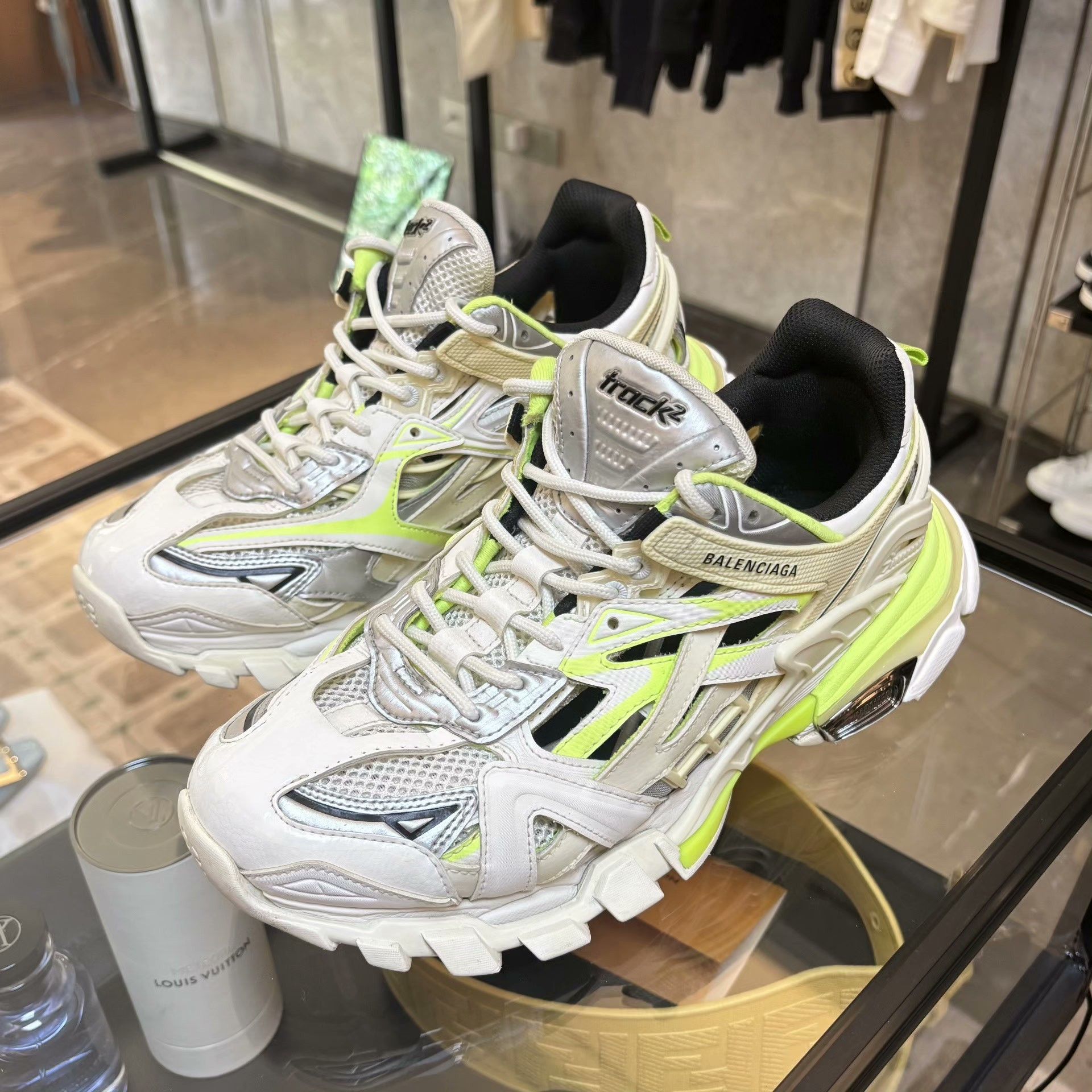 Balenciaga Balenciaga Yellow Lowtop Sneakers 9 Men Size US 9 / EU 42 - 1 Thumbnail