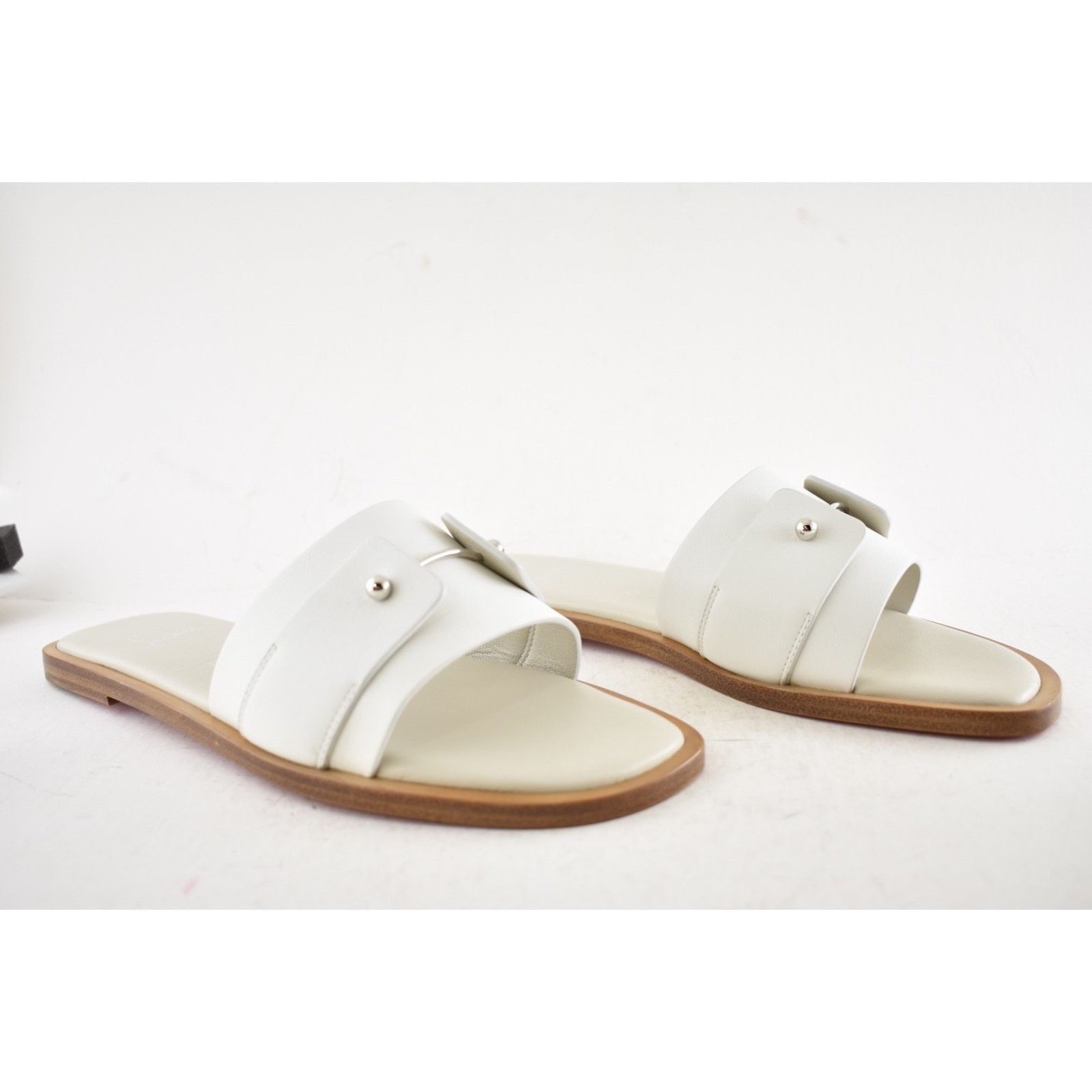 Christian Louboutin Christian Louboutin Chambelimule White Slide Sandal 38.5 Size US 8.5 / IT 38.5 - 4 Thumbnail