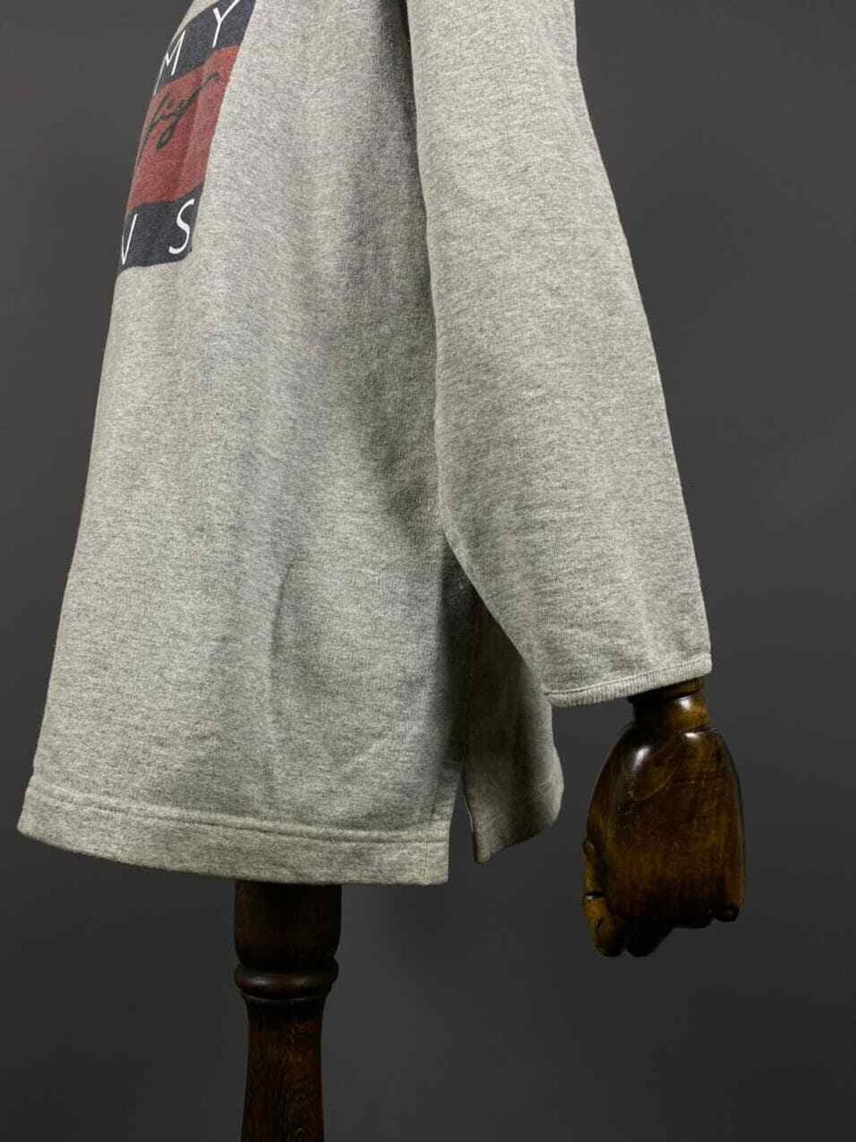 Tommy Hilfiger Men Vintage Tommy Hilfiger Big Jumeper Size M Made in USA Size US M / EU 48-50 / 2 - 5 Thumbnail