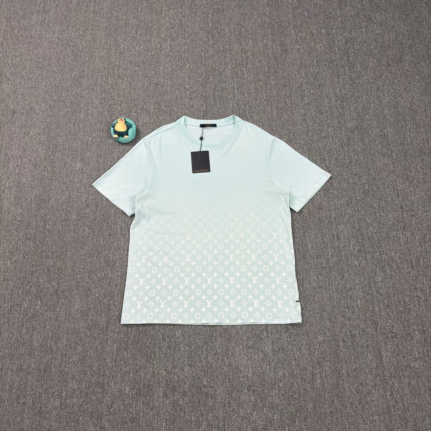 Louis Vuitton LV Gradient All-Over Print Sky Blue Tee Size US XXL / EU 58 / 5 - 1 Thumbnail