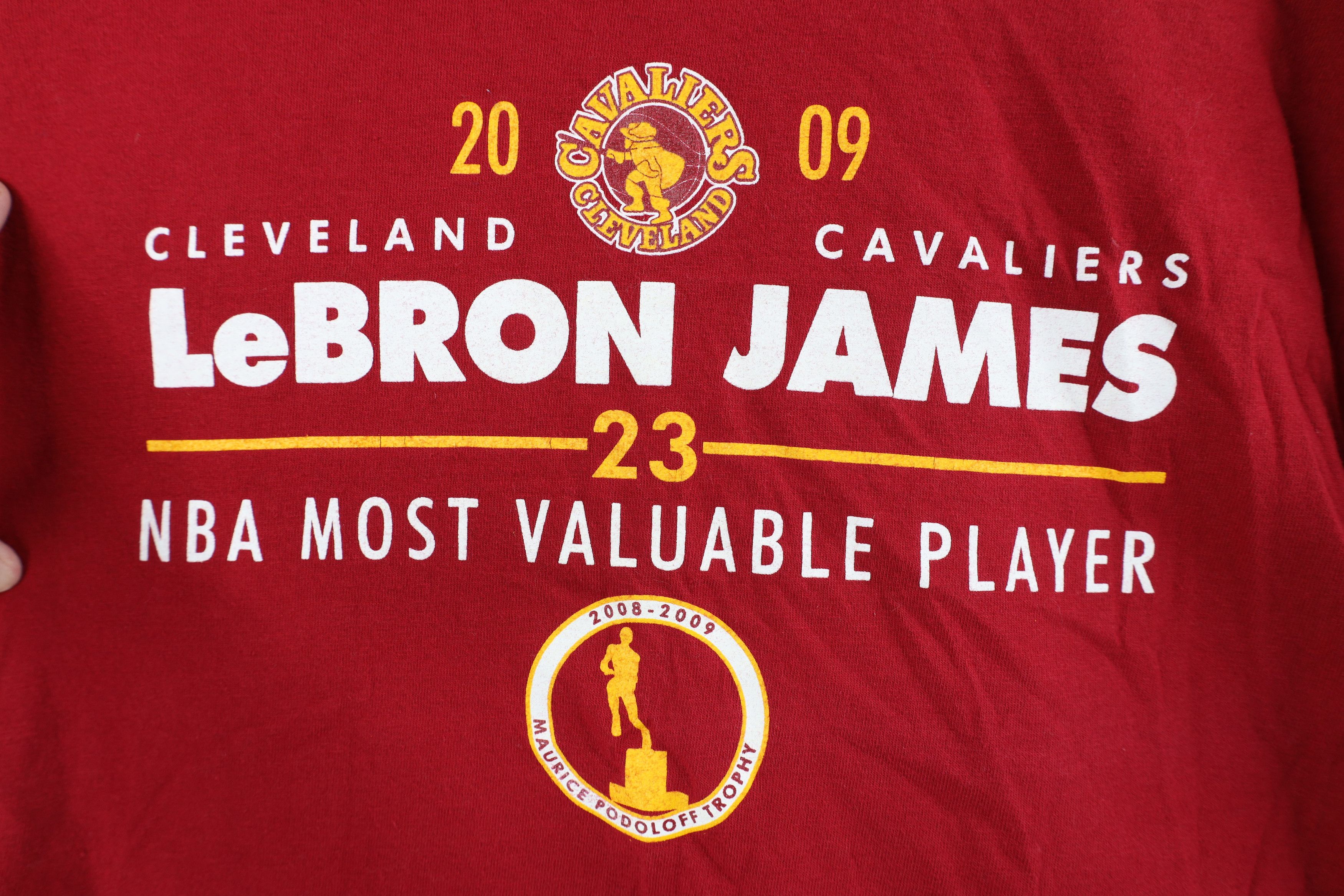 Vintage Vintage Y2K James Cleveland Cavaliers Basketball T-Shirt Size US M / EU 48-50 / 2 - 4 Thumbnail
