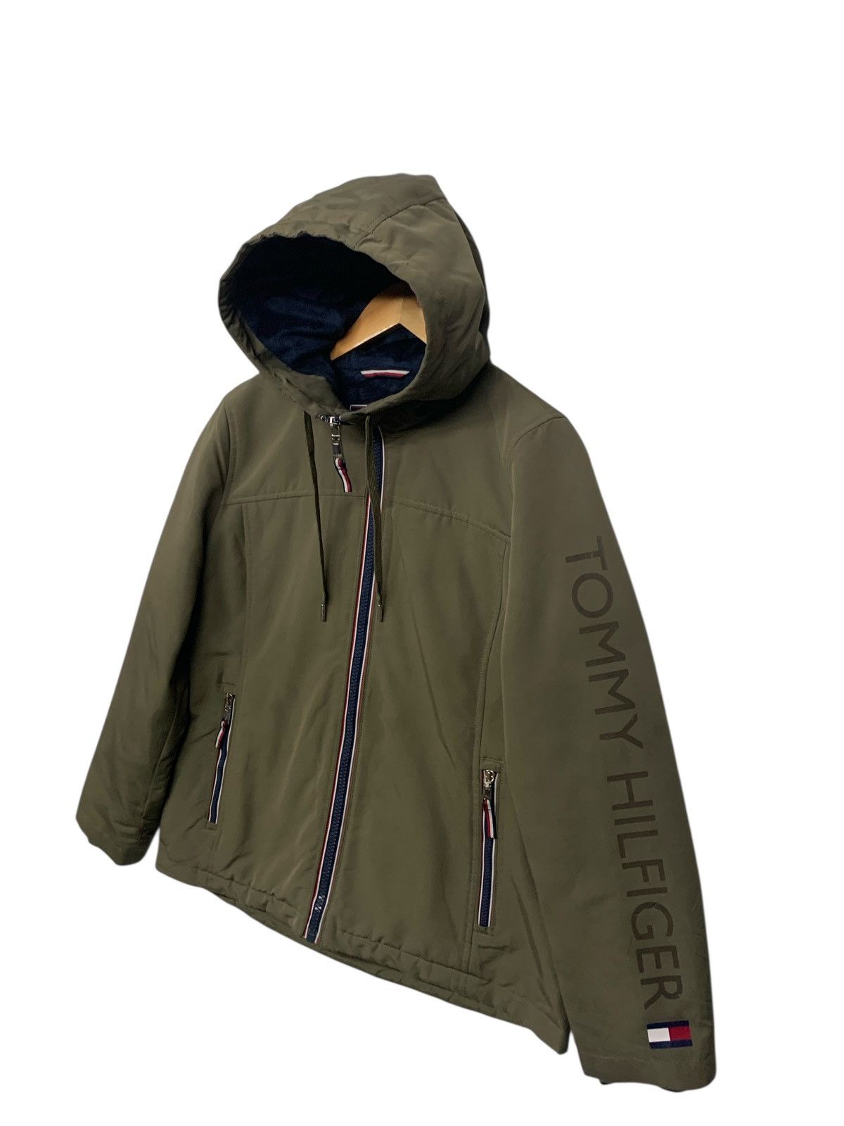 Tommy Hilfiger Rare Tommy Hilfiger Big Logo Hoodie Zipper Down Jacket Size US M / EU 48-50 / 2 - 2 Thumbnail