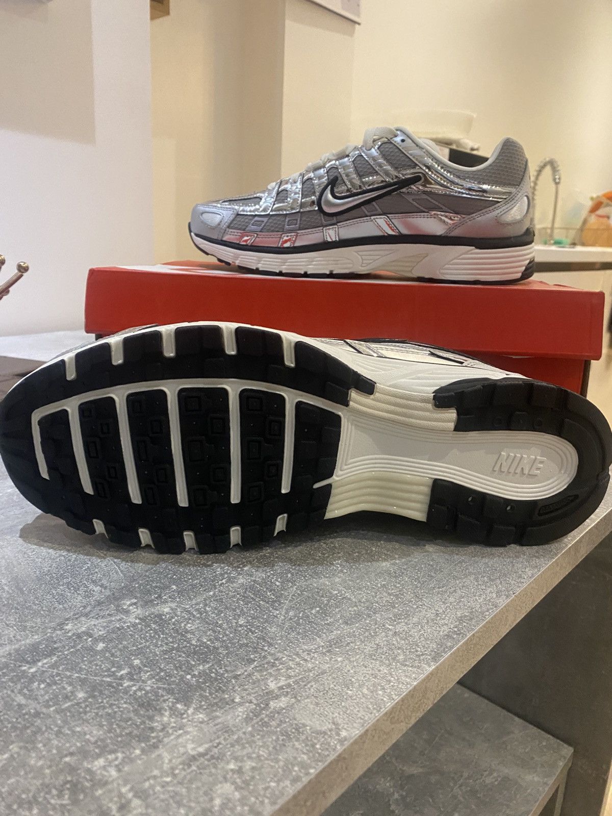 Nike Nike P6000 Metallic Silver Size US 10 / EU 43 - 11 Thumbnail