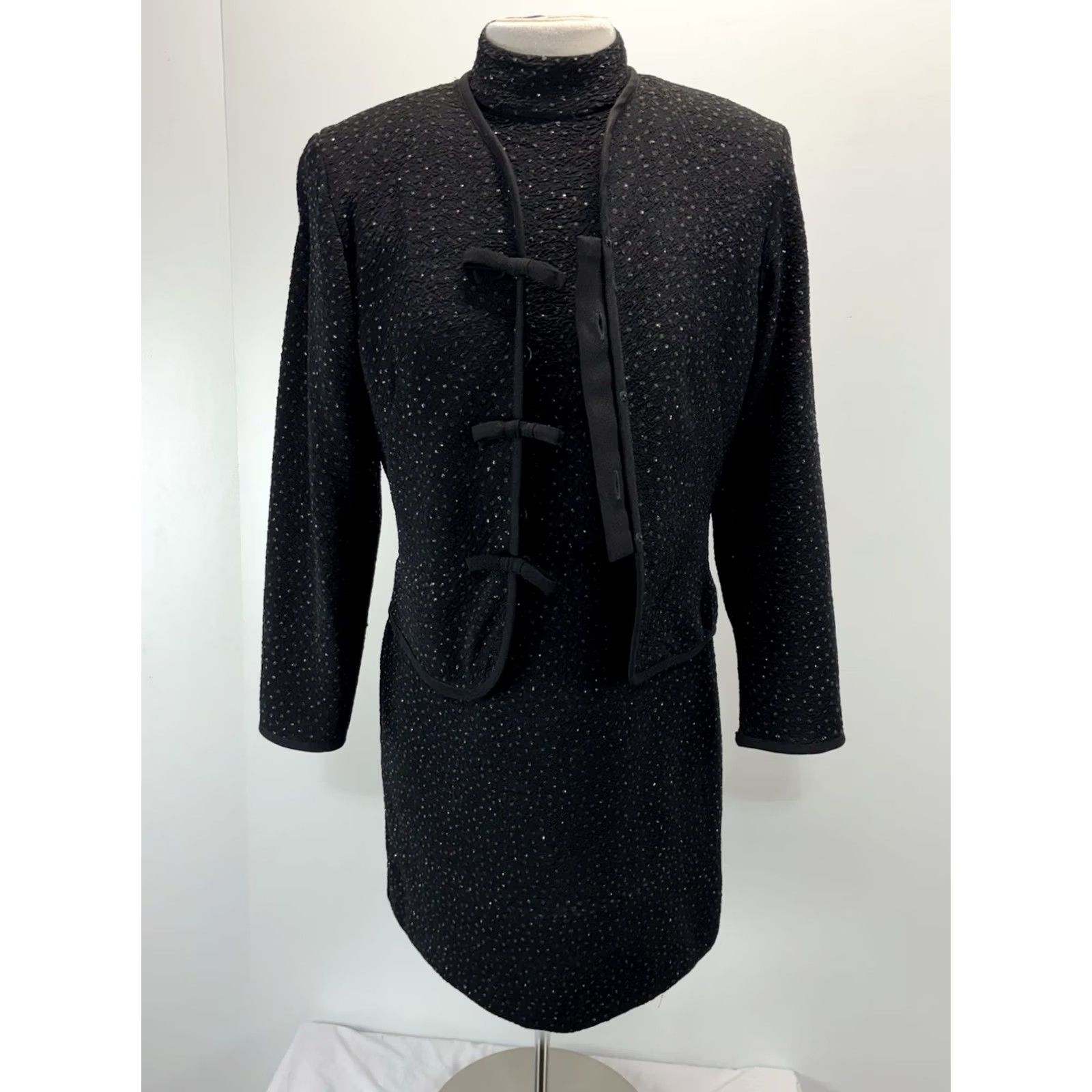 Vintage VINTAGE Jessica Howard 2 Pc Dress Set Jacket Dress Women's 8P Petite Black Sparkle Mock Neck Bow 90s Wedding Party Cocktail Formal Short Sleeve Size M / US 6-8 / IT 42-44 - 2 Thumbnail