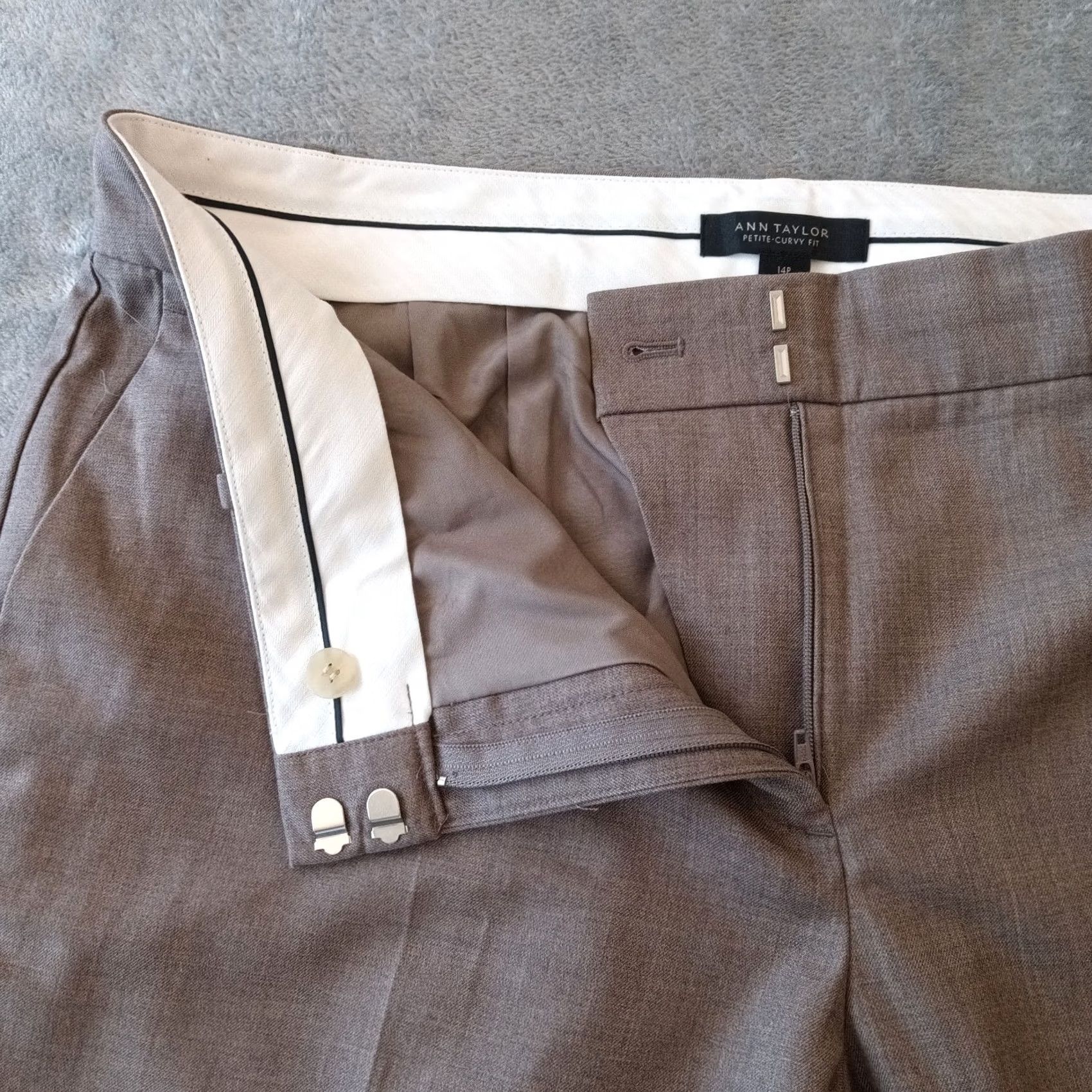 Ann Taylor Ann Taylor Petite Curvy Fit Dress Pants Womens 14P Gray Pockets Lined 36x28 Wool Blend Straight 28 Inseam Wool Blend Mens? Size 36" / US 14 / IT 50 - 5 Thumbnail