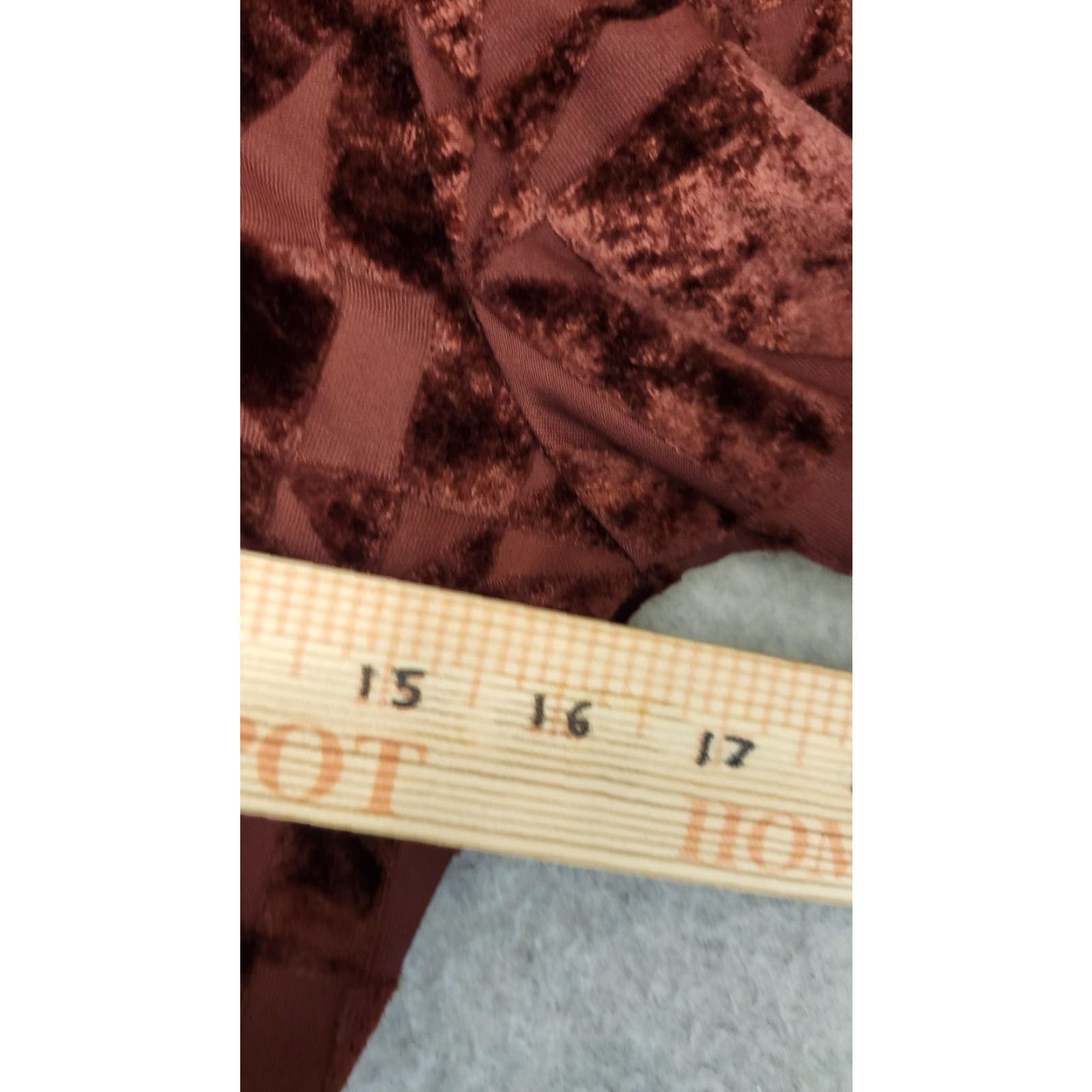 Velvet Material Girl Burgundy Velvet Geometric Long Sleeve Dress Womens L Party/Cocktail Mock Neck Zip Short Junior Size L Size L / US 10 / IT 46 - 5 Thumbnail