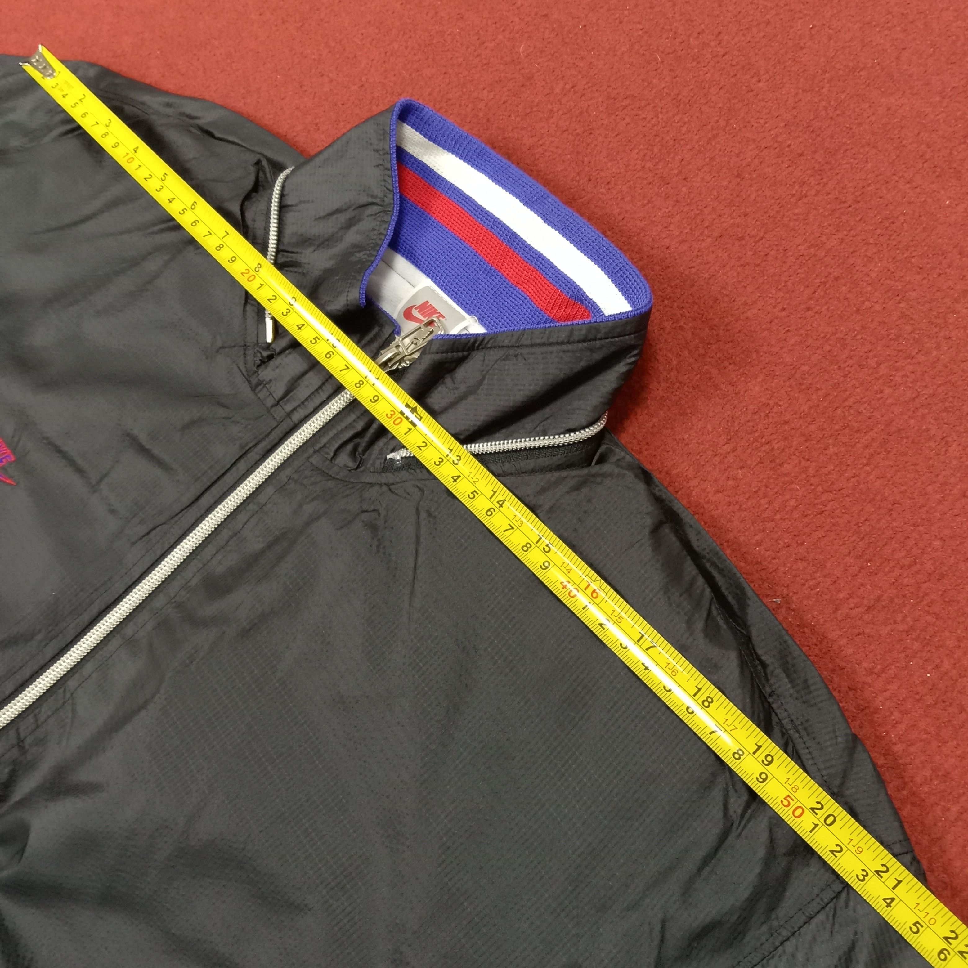Nike × Vintage Nike Small Logo Design Sportswear Style Windbreaker Jacket Size US L / EU 52-54 / 3 - 11 Thumbnail