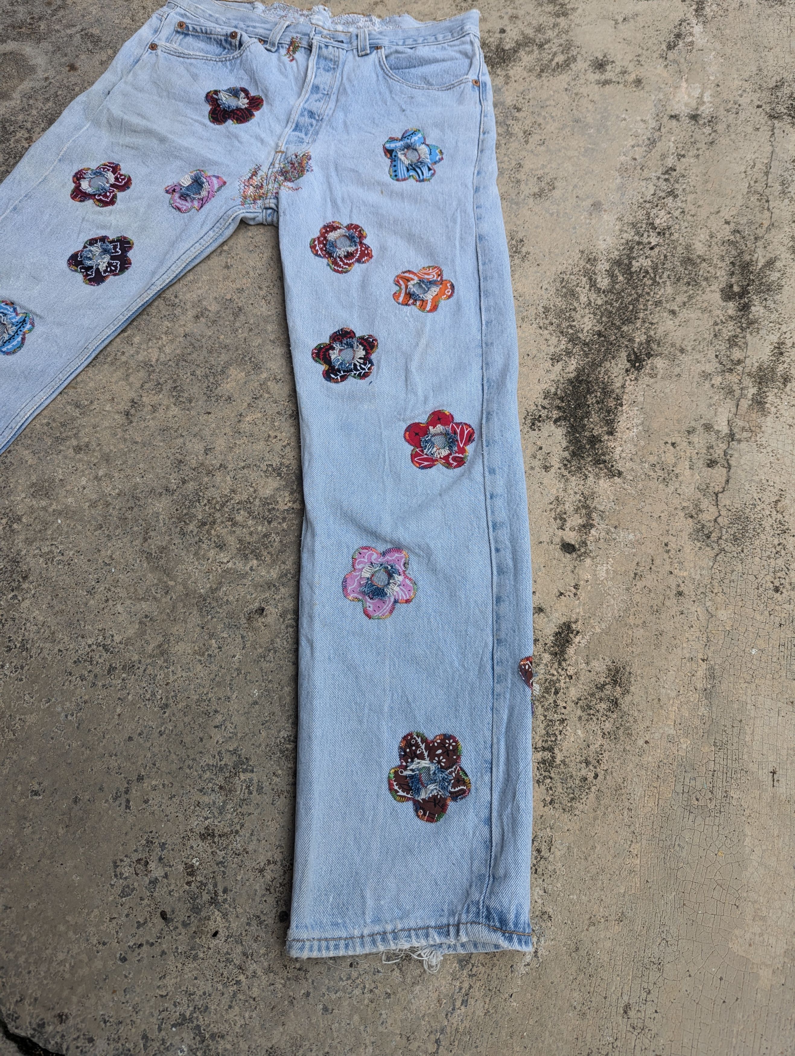 Levi's Vintage Levis 501 Custom Made Flower Patches Size US 31 - 2 Thumbnail