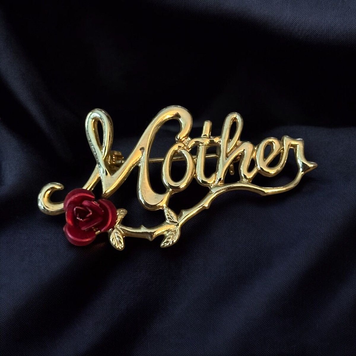 Vintage Vintage gold tone Mother brooch Size ONE SIZE - 1 Thumbnail