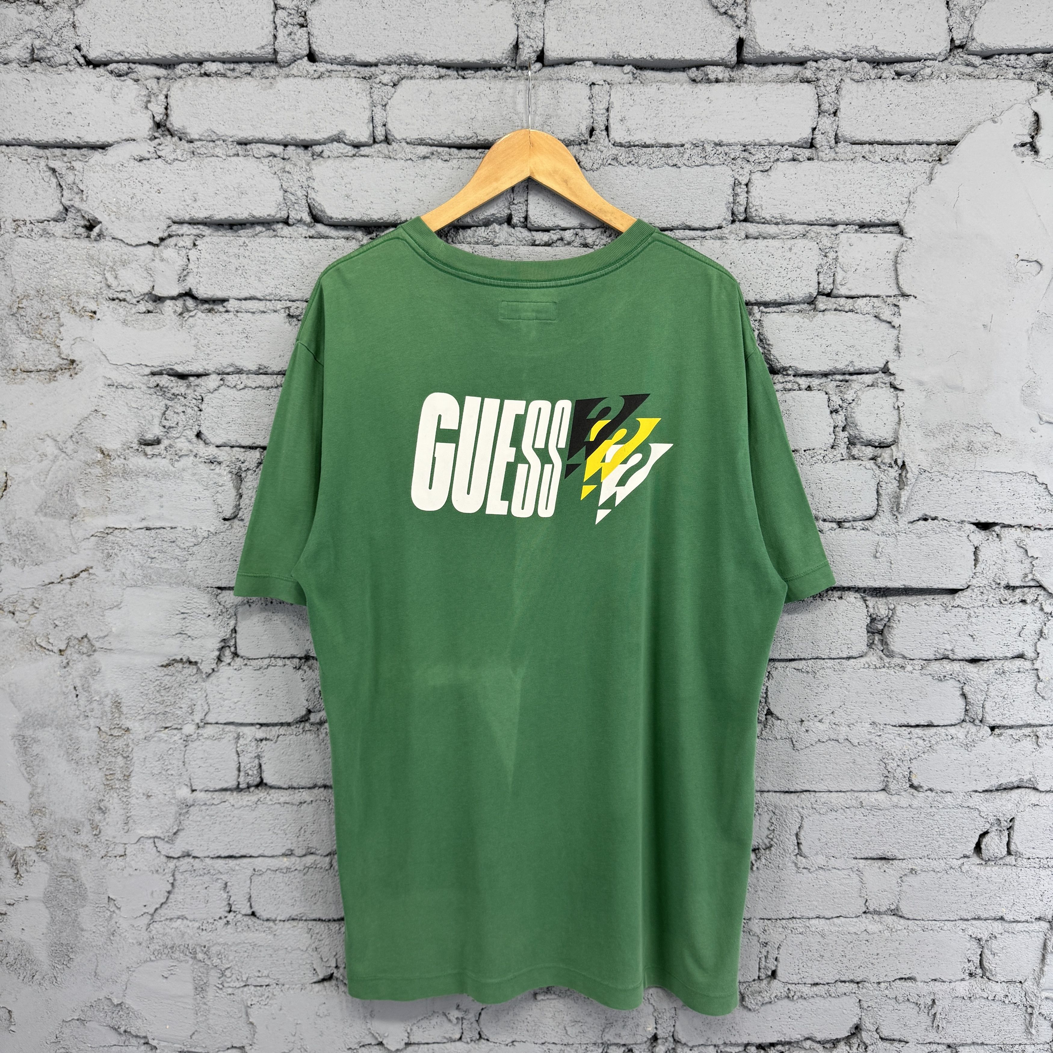 Guess Vintage Guess Original Flag Logo Backhit Sunfaded Tshirt Size US M / EU 48-50 / 2 - 1 Thumbnail