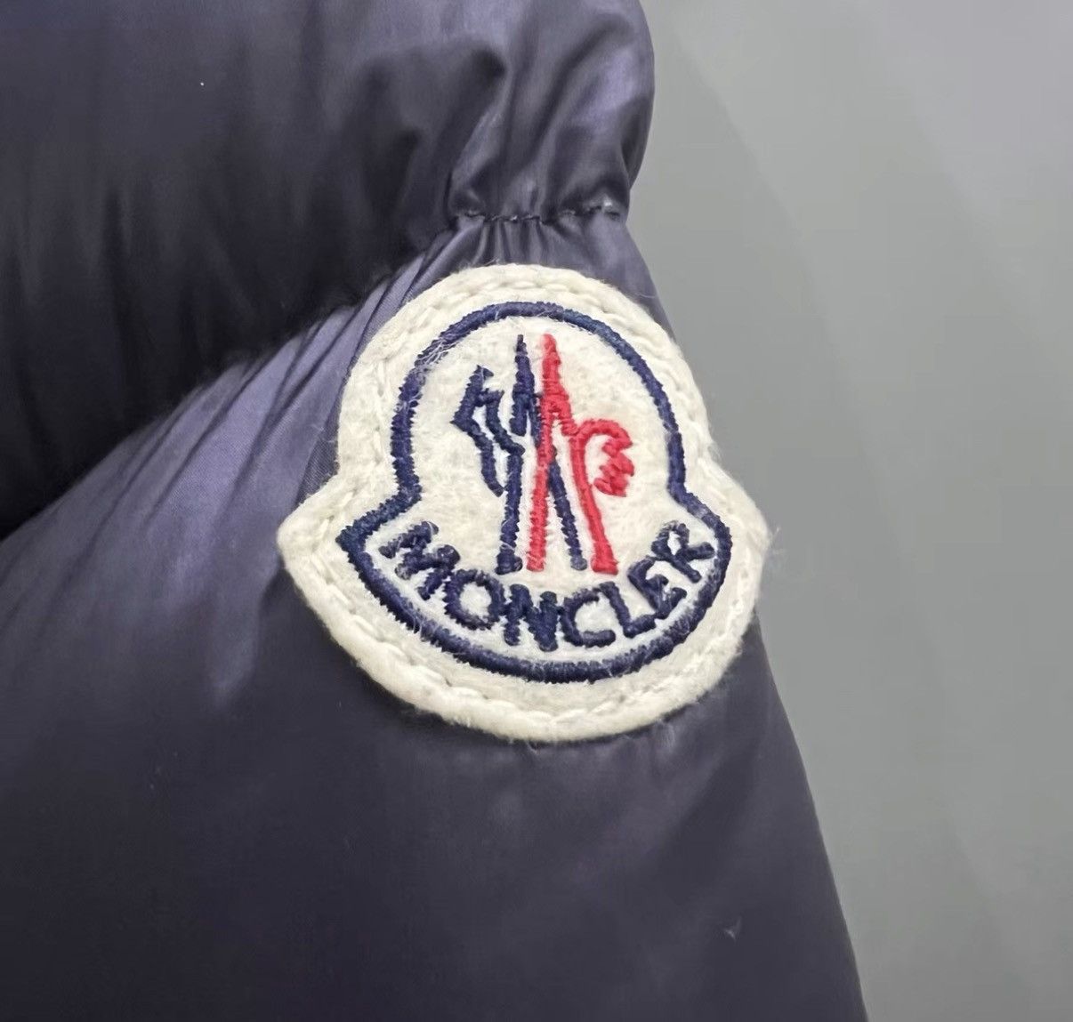 Moncler Moncler Down Jacket with Color-blocked Cuffs J41 Size US M / EU 48-50 / 2 - 4 Thumbnail