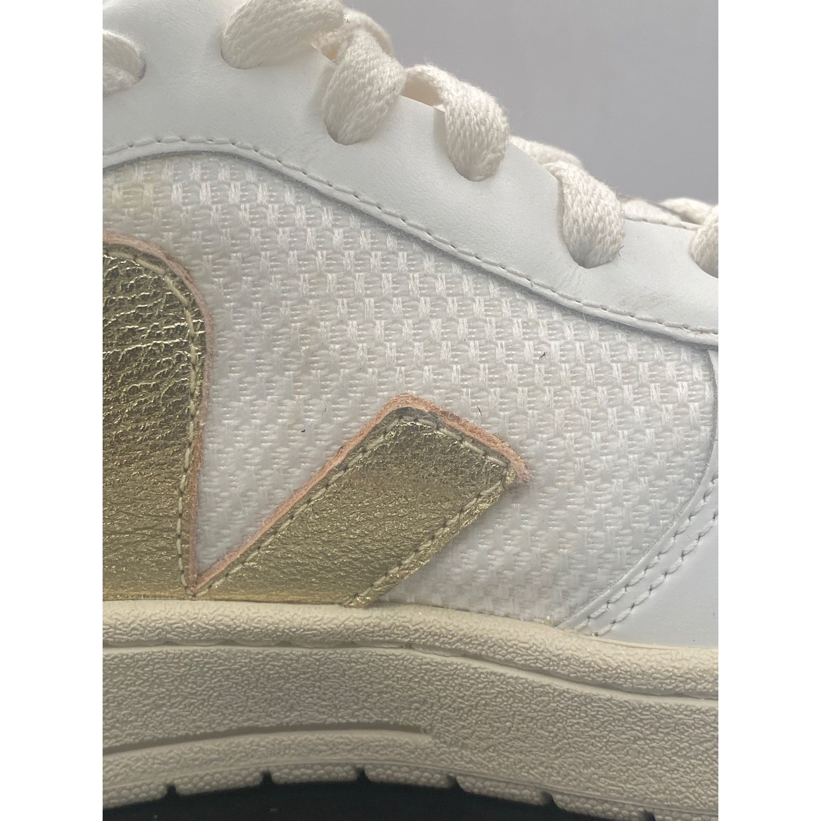 Veja VEJA V-10 Bicolor Metallic Low-Top Sneakers, Size 9 Size US 9 / IT 39 - 9 Thumbnail