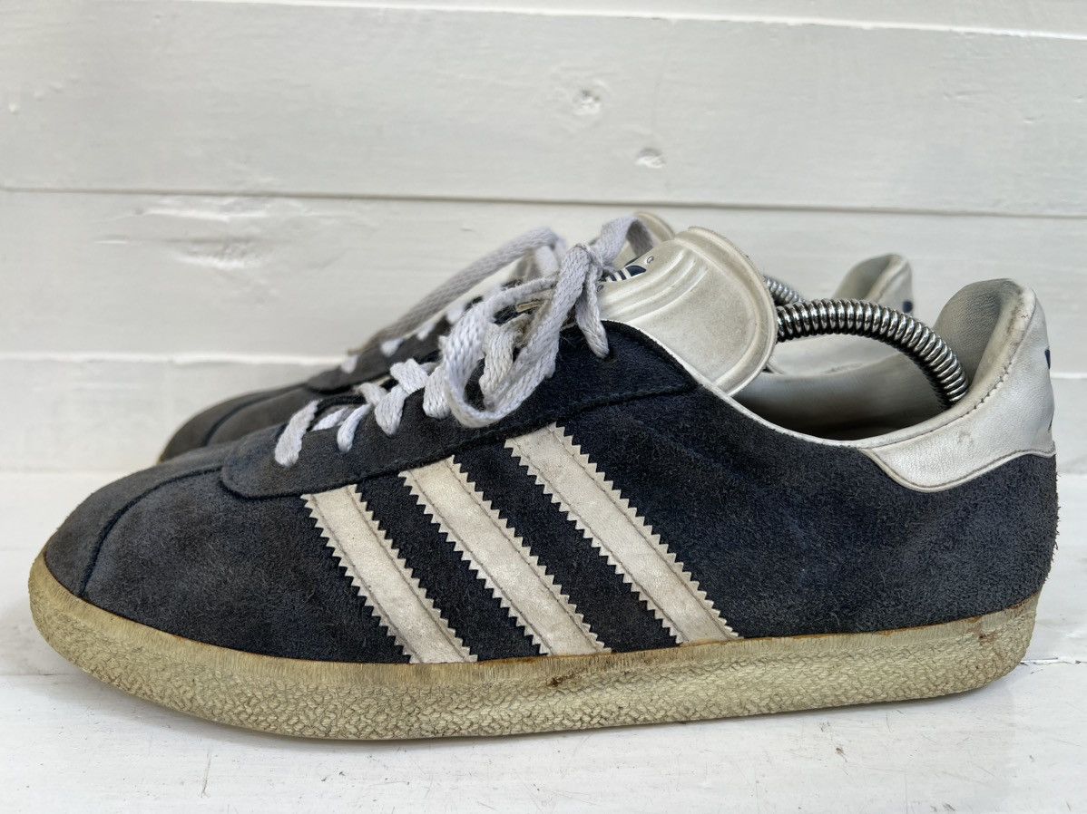 Adidas RARE Vintage Adidas Gazelle Navy Blue Suede White Shoes Size US 9 / EU 42 - 4 Thumbnail