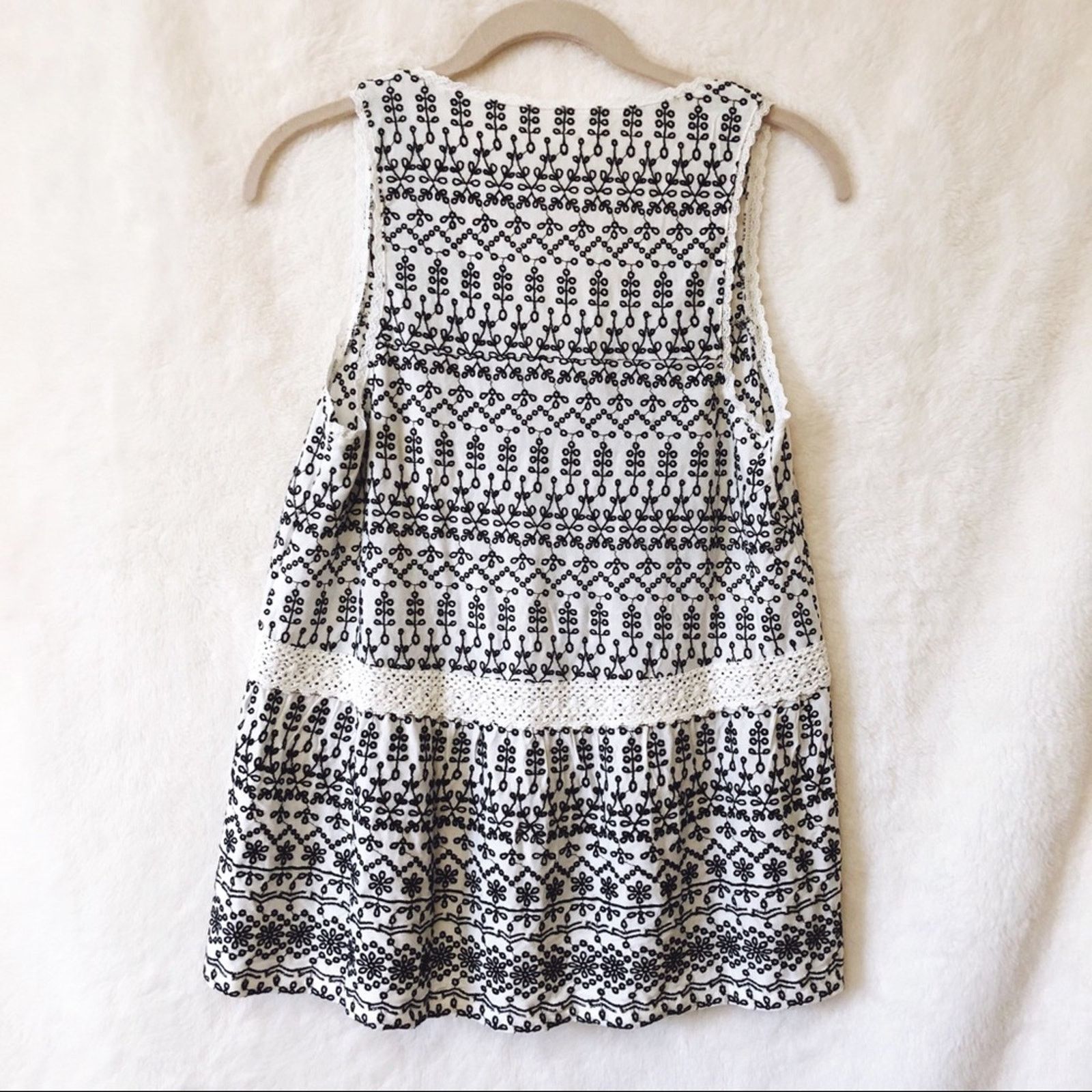 Anthropologie Anthropologie Ivory Cammie Embroidered Peplum Top Size XS / US 0-2 / IT 36-38 - 9 Thumbnail