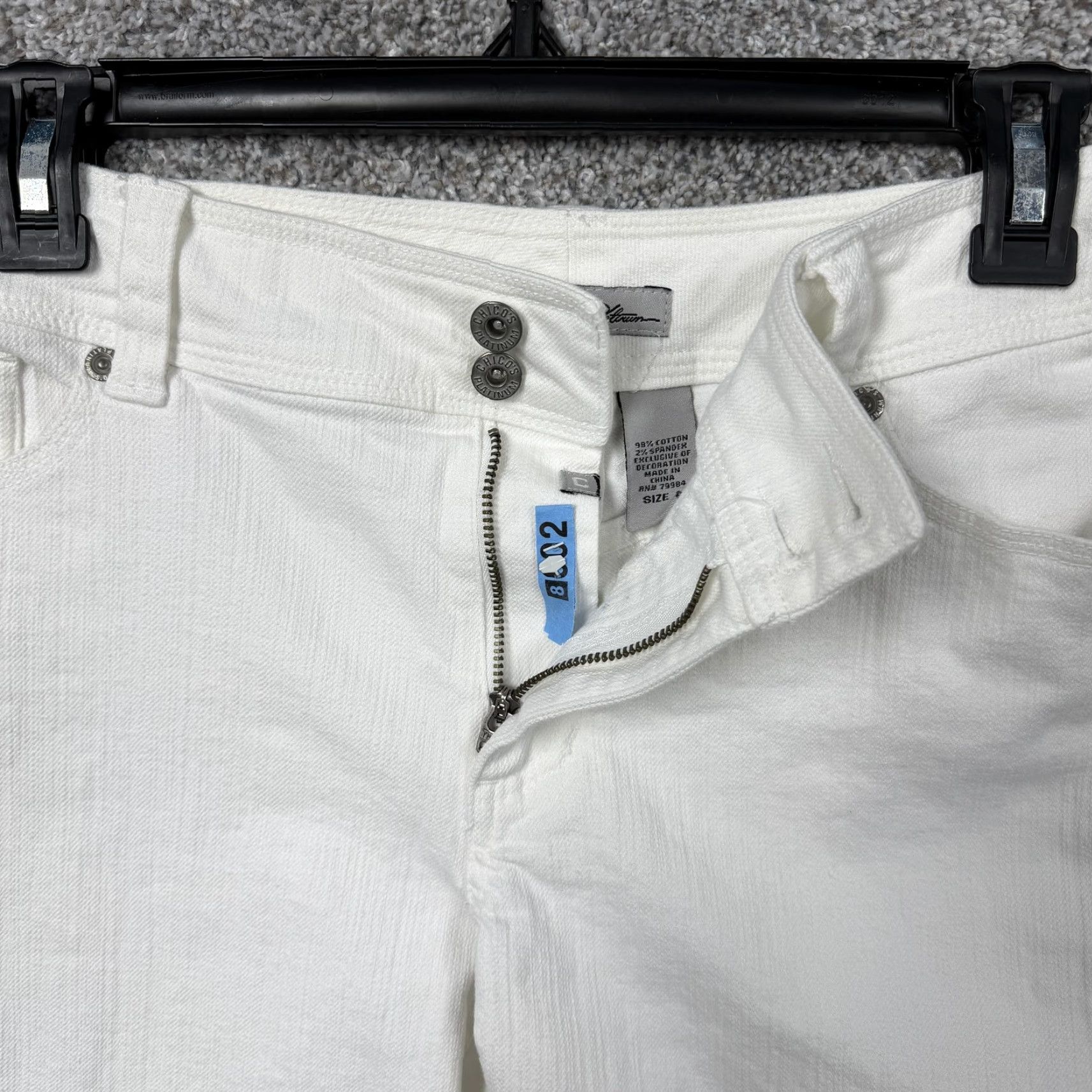 Vintage Chico's Platinum Capri Jeans Regular 32x23 White Rhinestone 5-Pocket Denim Capri Women's Jeans Vintage? No Size 25" / US 0 / IT 36 - 6 Thumbnail