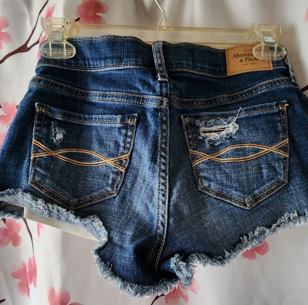 Abercrombie & Fitch Abercrombie & Fitch Rhinestone Destroyed Jean Shorts 0 Size 25" / US 0 / IT 36 - 3 Thumbnail