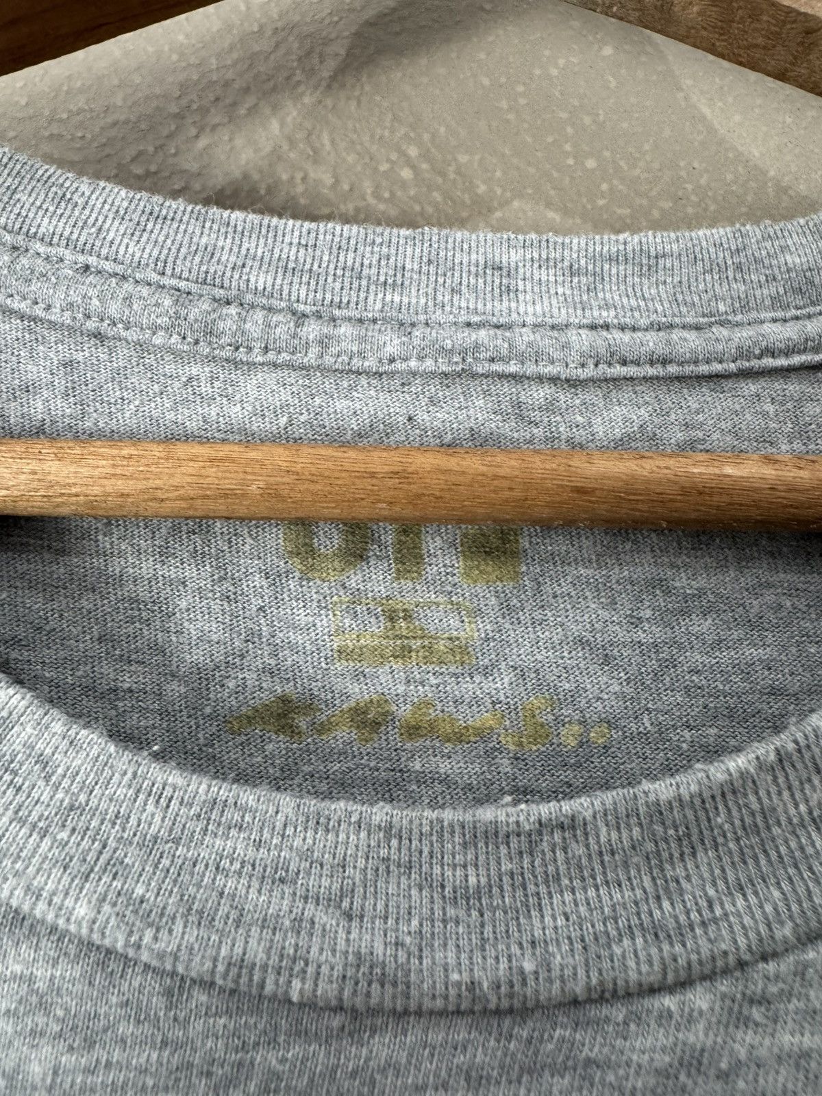 Japanese Brand Kaws x Uniqlo T-Shirt Big Logo White Y2K Street Style Sz XL Size US XL / EU 56 / 4 - 3 Thumbnail