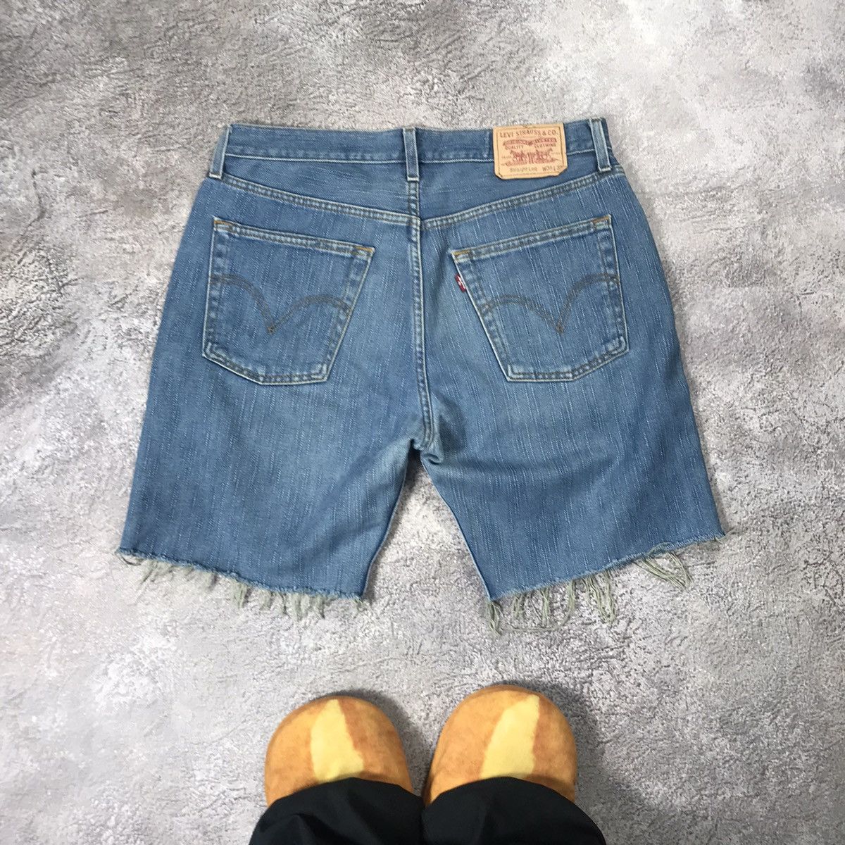 Vintage Vintage 90s Levis Cutoff Shorts Thrashed Distressed Y2K 36 Size US 36 / EU 52 - 4 Thumbnail