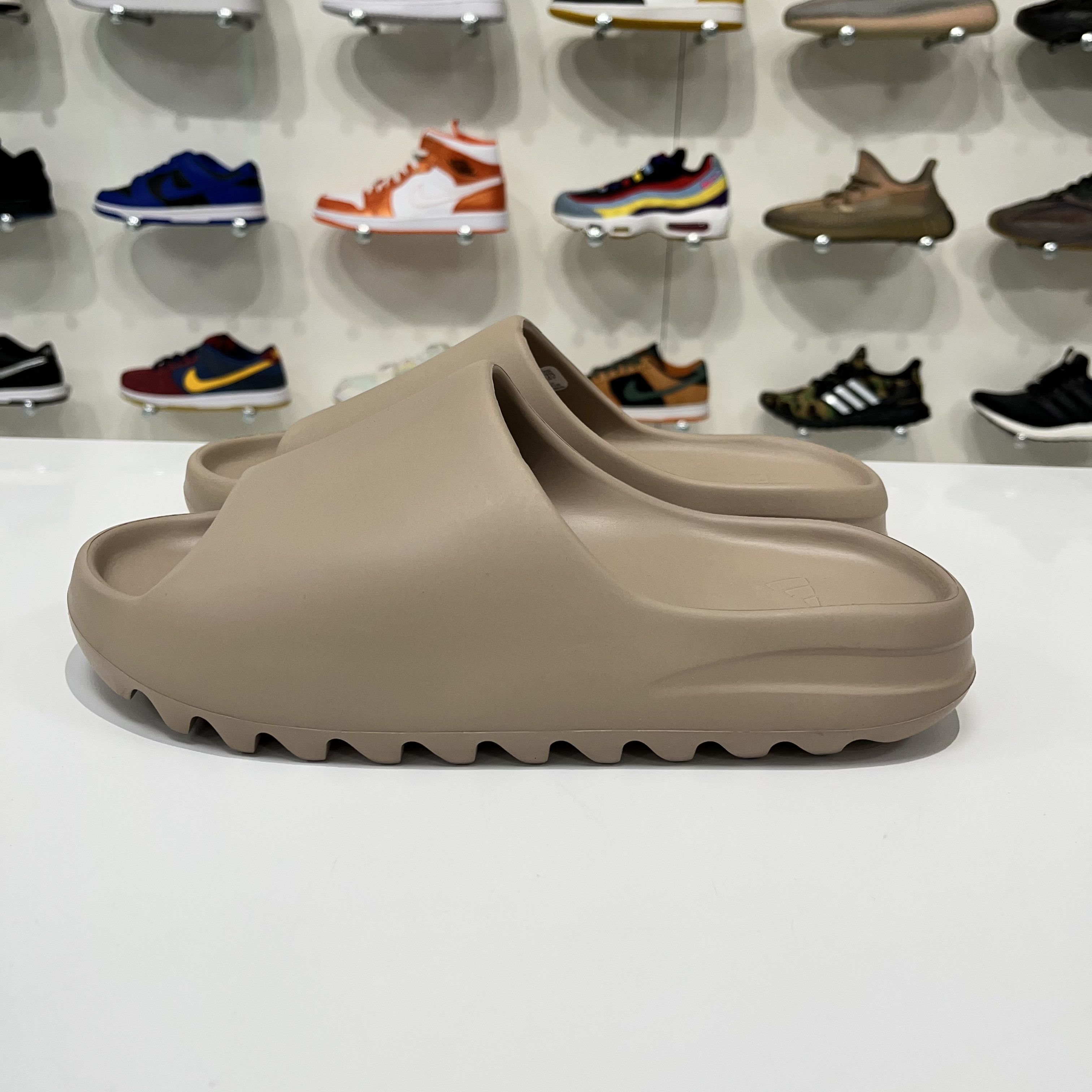 Adidas Adidas Yeezy Slide Pure (First Release) Size US 10 / EU 43 - 3 Thumbnail
