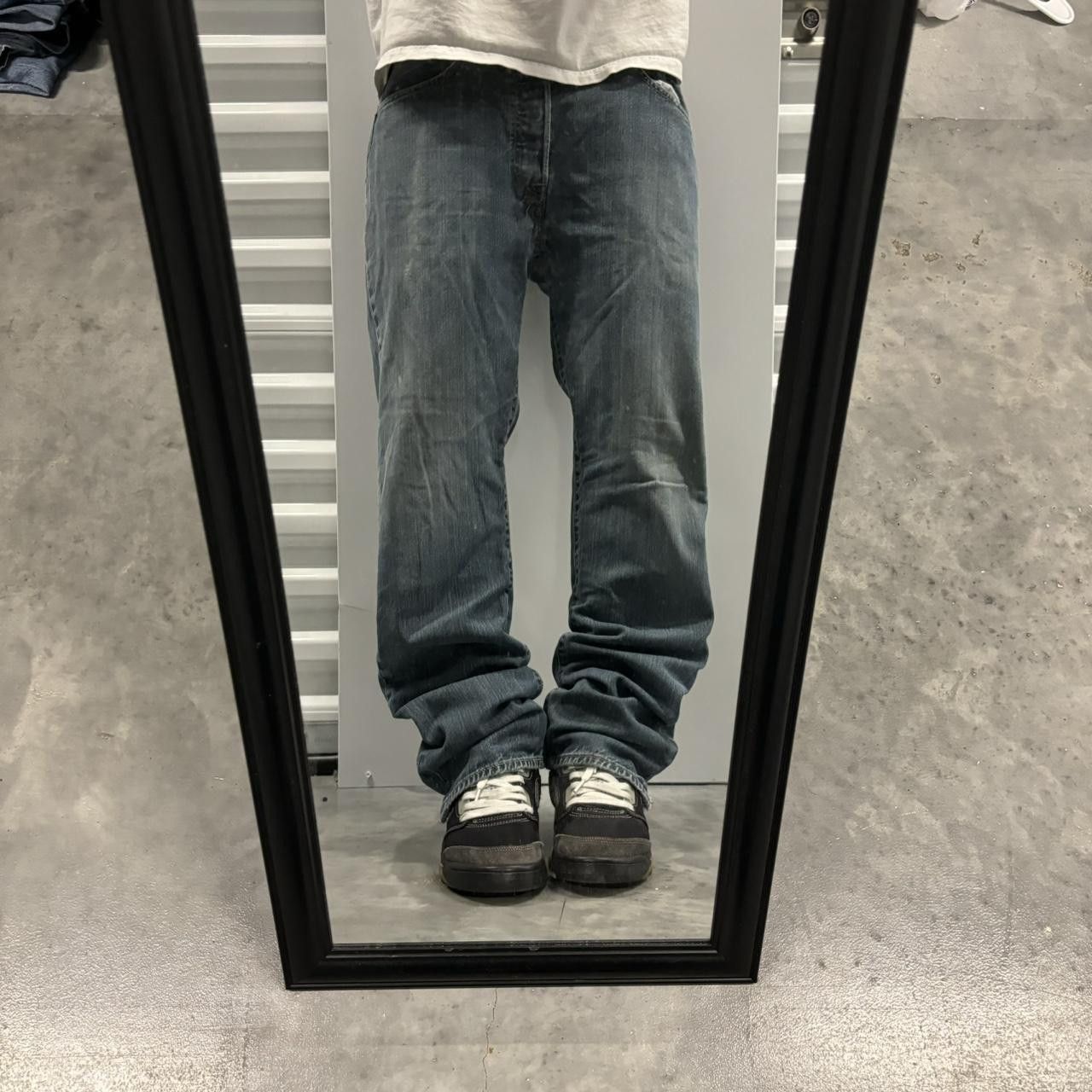 Levi's × Vintage Crazy Vintage Y2K/2000s Grunge Dark Wash Levi’s Denim Jeans! Size US 31 - 1 Thumbnail