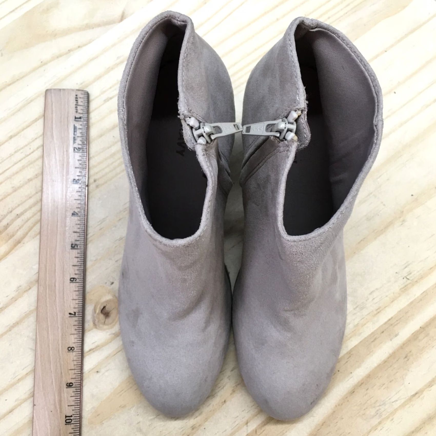 Old Navy Old Navy Boots Women's Sidewalk Ends Ankle Booties Beige Faux Suede Block Heels 8 M Vintage No Size US 8 / IT 38 - 7 Thumbnail