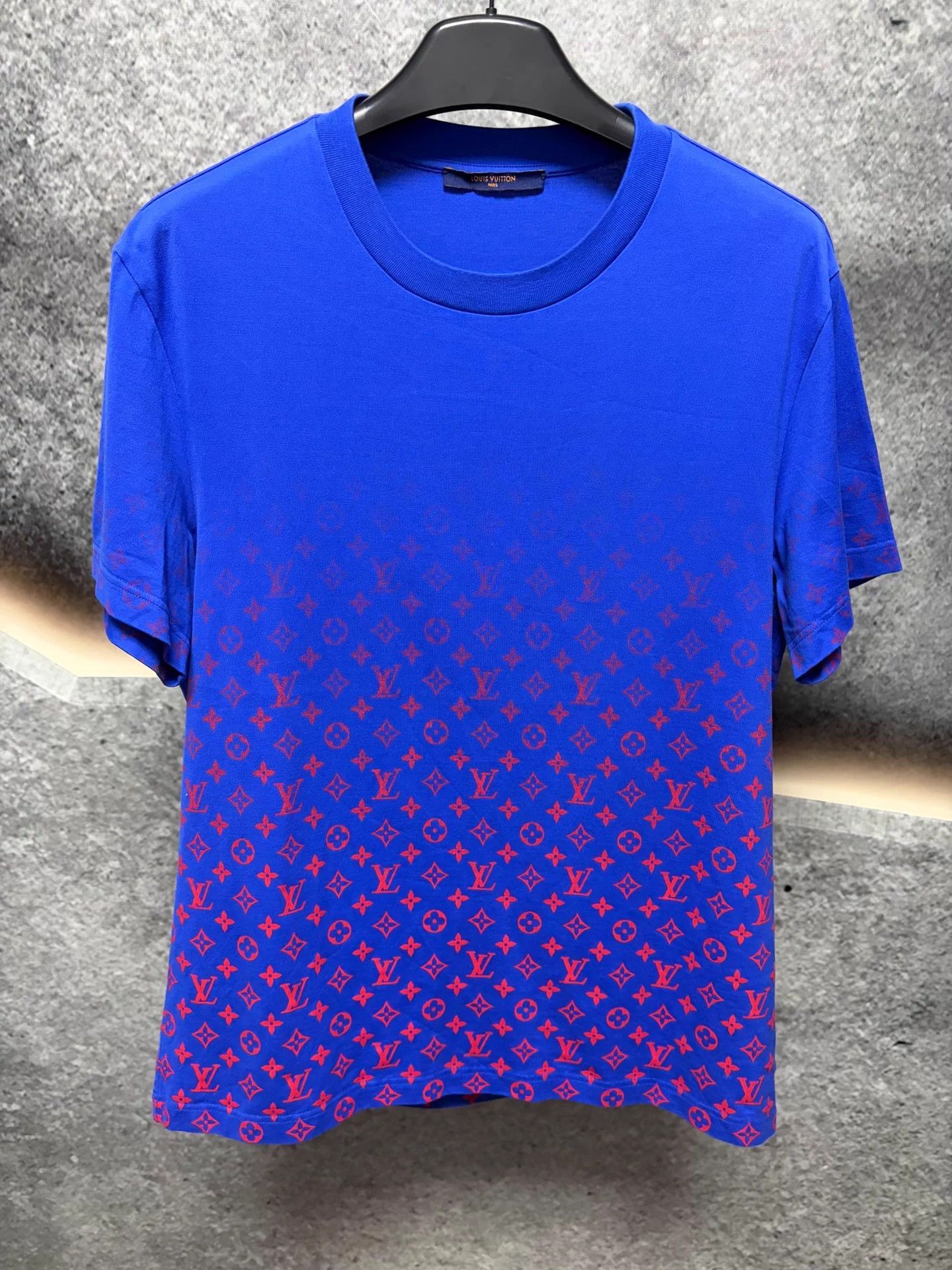 Louis Vuitton LV XL Short Sleeve Tee IT Almost New Size US XL / EU 56 / 4 - 1 Thumbnail