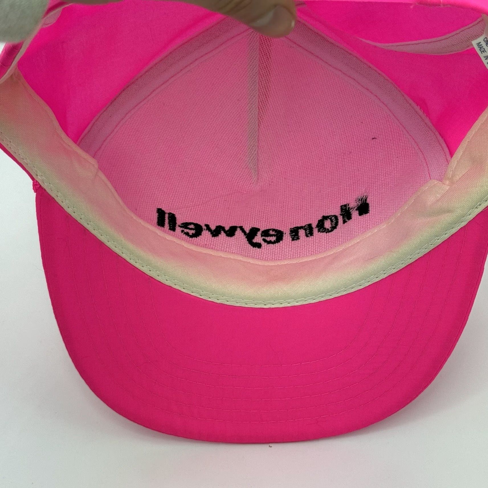 Vintage VINTAGE HONEYWELL NEON PINK TRUCKER CAP HAT 90s RETRO DAD BEACH SURF Adjustable Mens Size ONE SIZE - 8 Thumbnail
