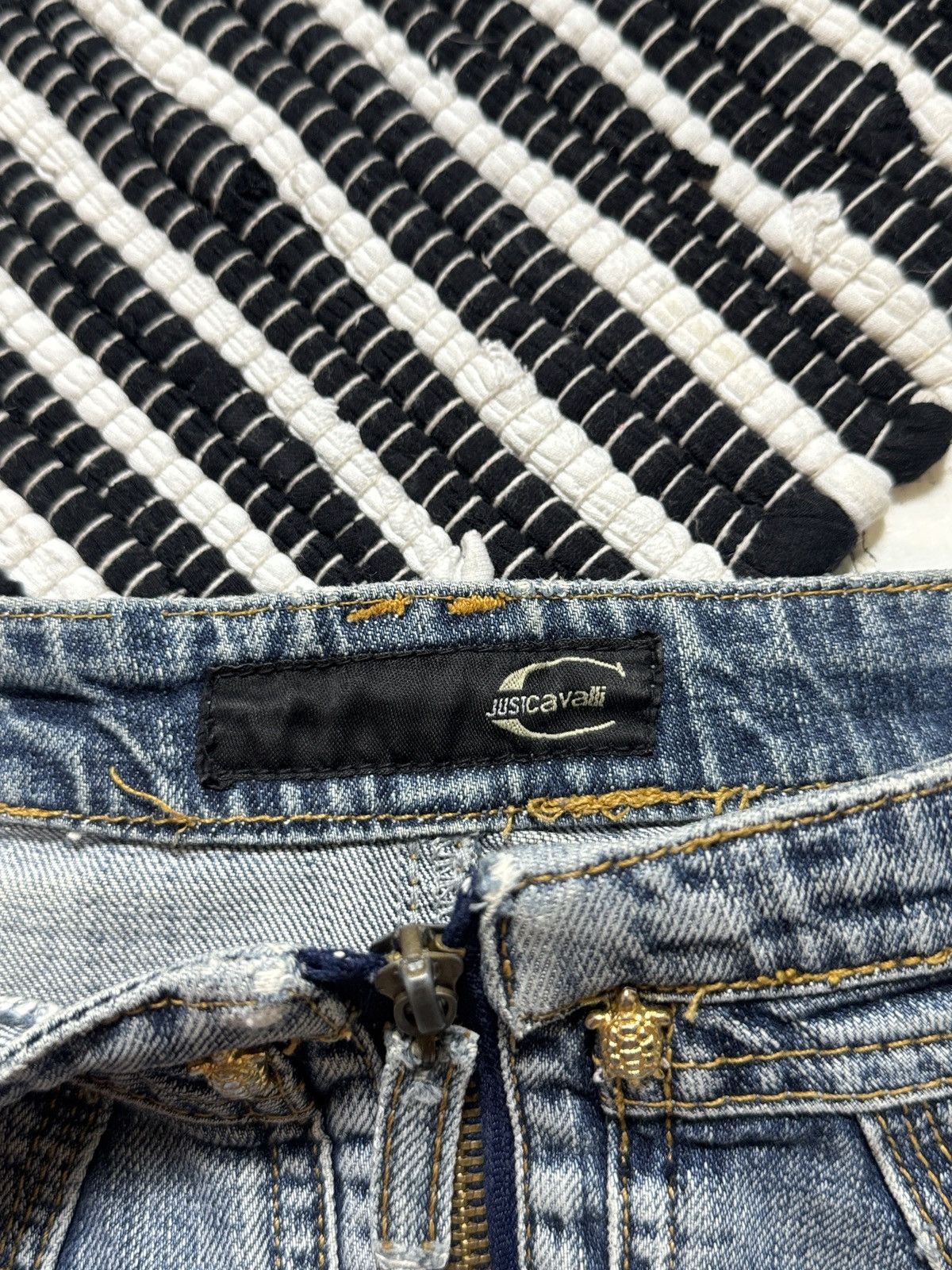 Just Cavalli VINTAGE JUST CAVALLI 2000s MINI DENIM SKIRT Size 27" / US 4 / IT 40 - 5 Thumbnail