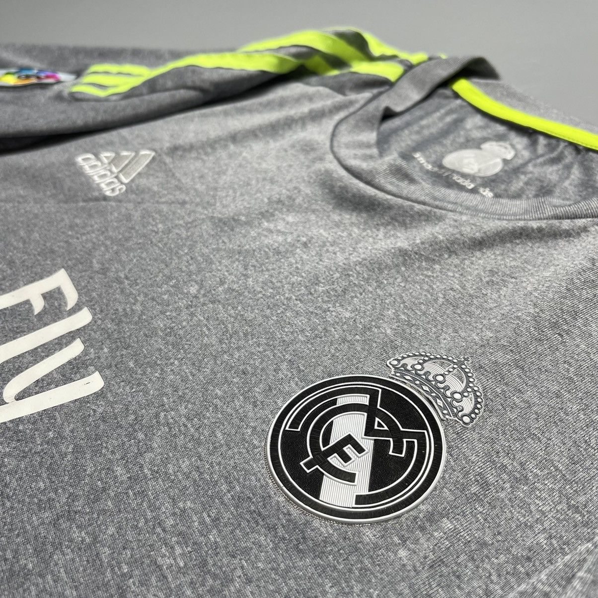 Adidas REAL MADRID ADIDAS 2015/2016 FOOTBALL AWAY JERSEY #7 RONALDO Size US L / EU 52-54 / 3 - 8 Thumbnail