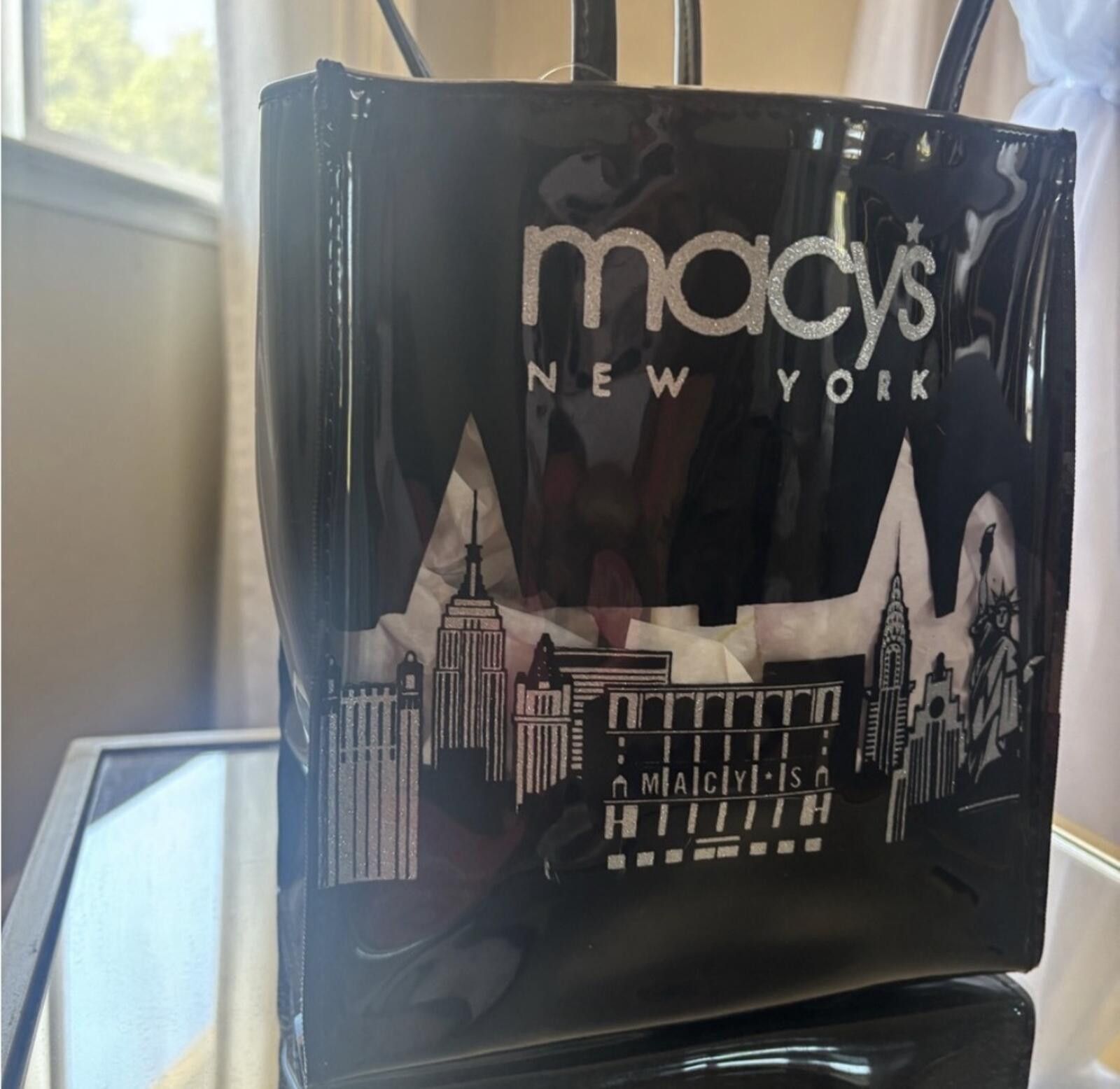 Macys (Macy's) Black Cityscape Tote Size ONE SIZE - 2 Thumbnail