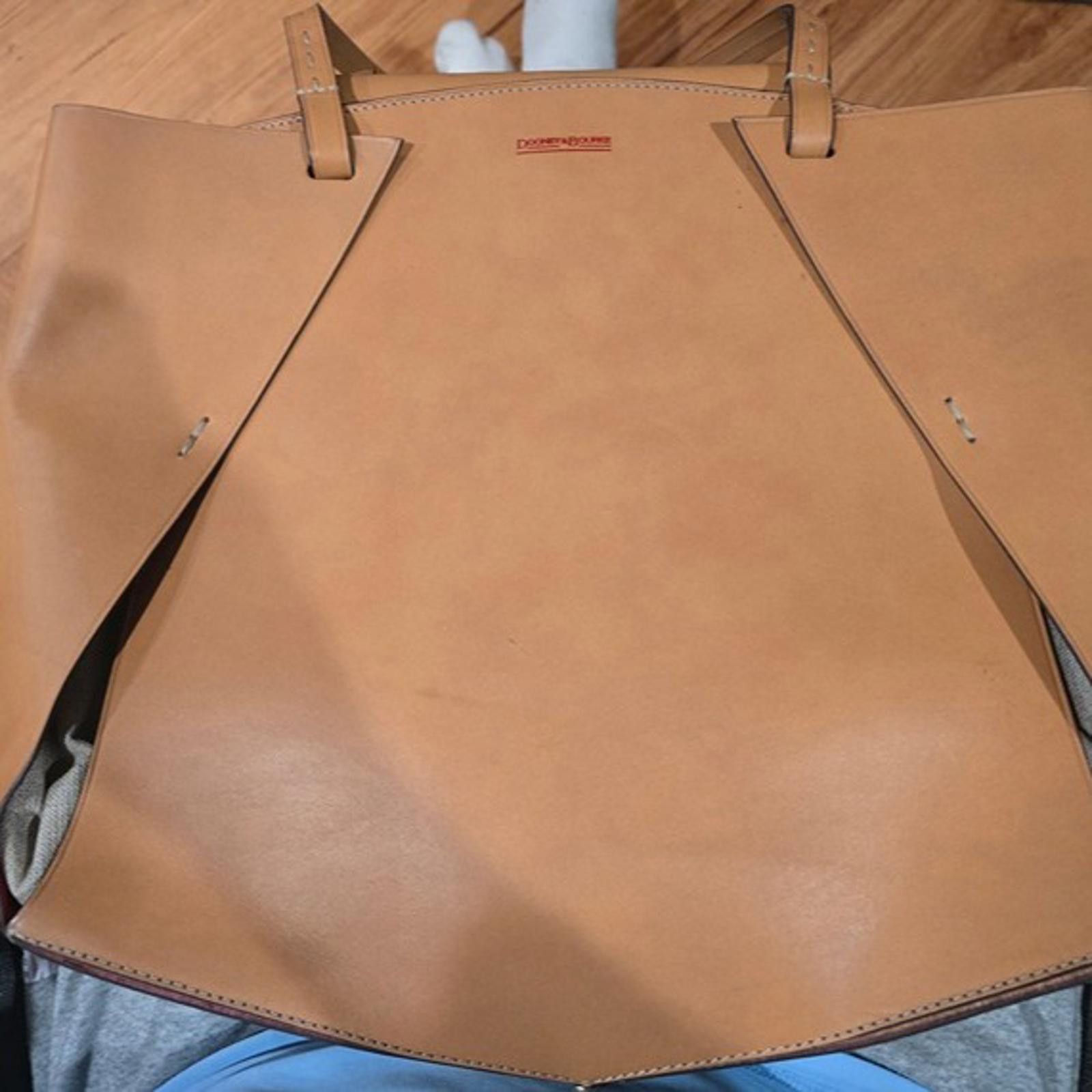 Dooney & Bourke 2017 Dooney & Burke:Alto Winged Shopper:Tan Vachetta Leather Size ONE SIZE - 2 Thumbnail