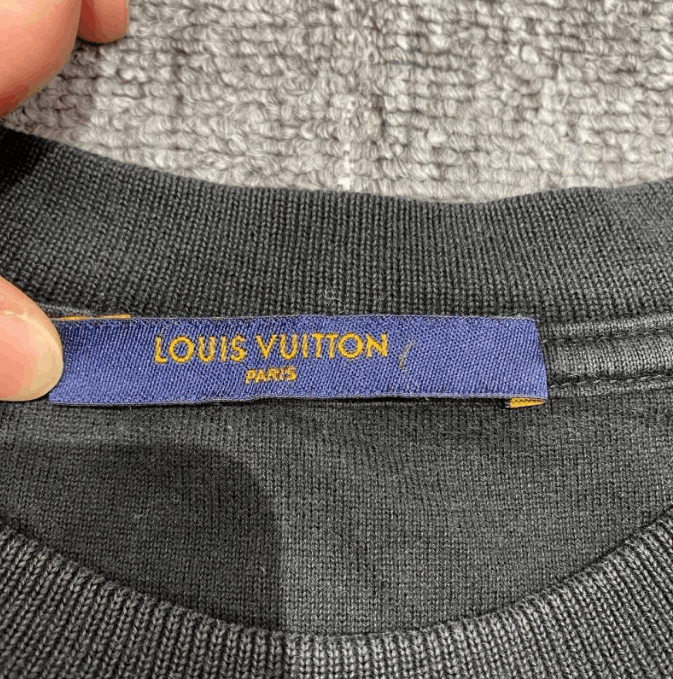 Louis Vuitton Louis Vuitton Short-sleeve T-shirt Size US L / EU 52-54 / 3 - 3 Thumbnail