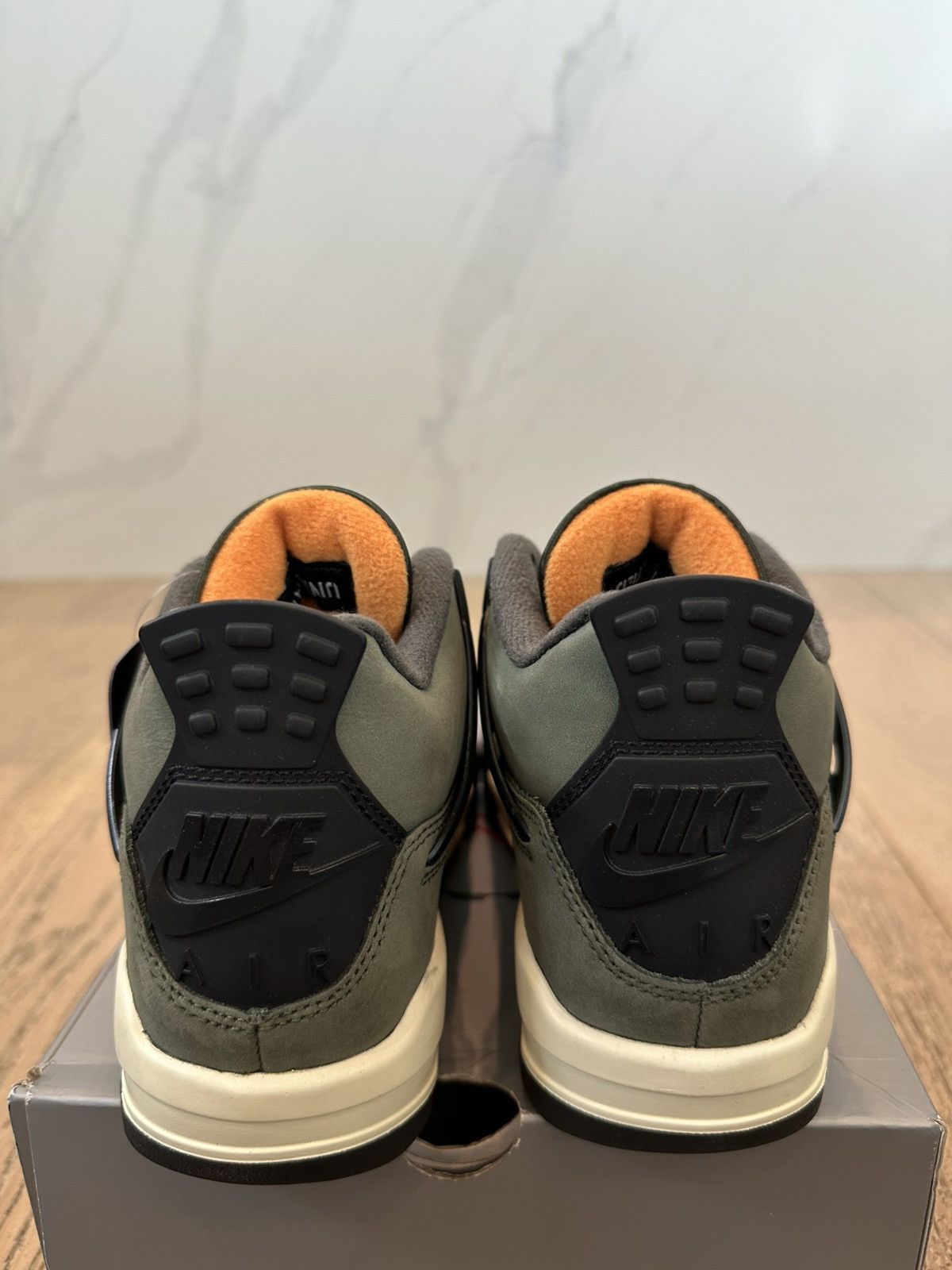 Jordan Brand × Undefeated Jordan 4 Retro OG SP Undefeated Size US 5.5 / EU 38 - 3 Thumbnail