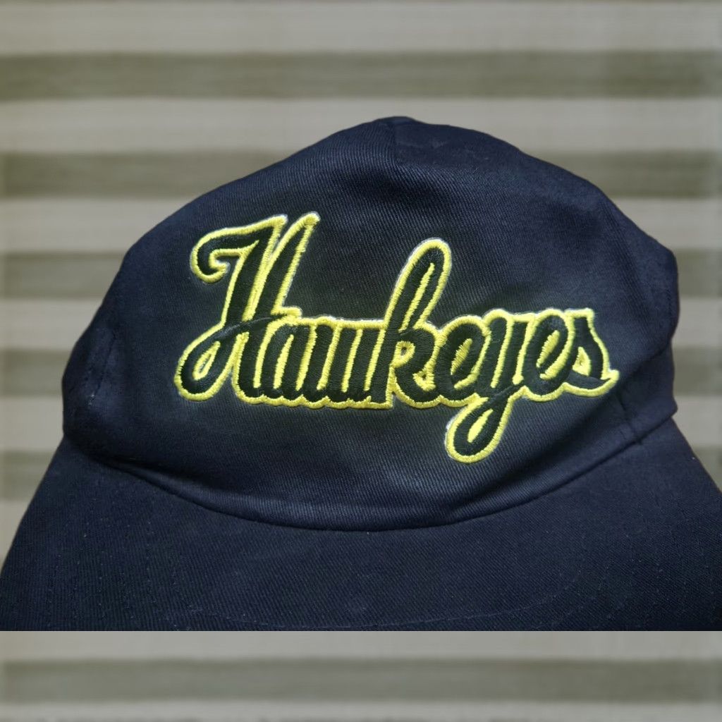 Vintage VINTAGE Universal Hawkeyes Cap Hat Snapback Black Yellow Adjustable Canvas College Men Boys Mens Size ONE SIZE - 1 Thumbnail