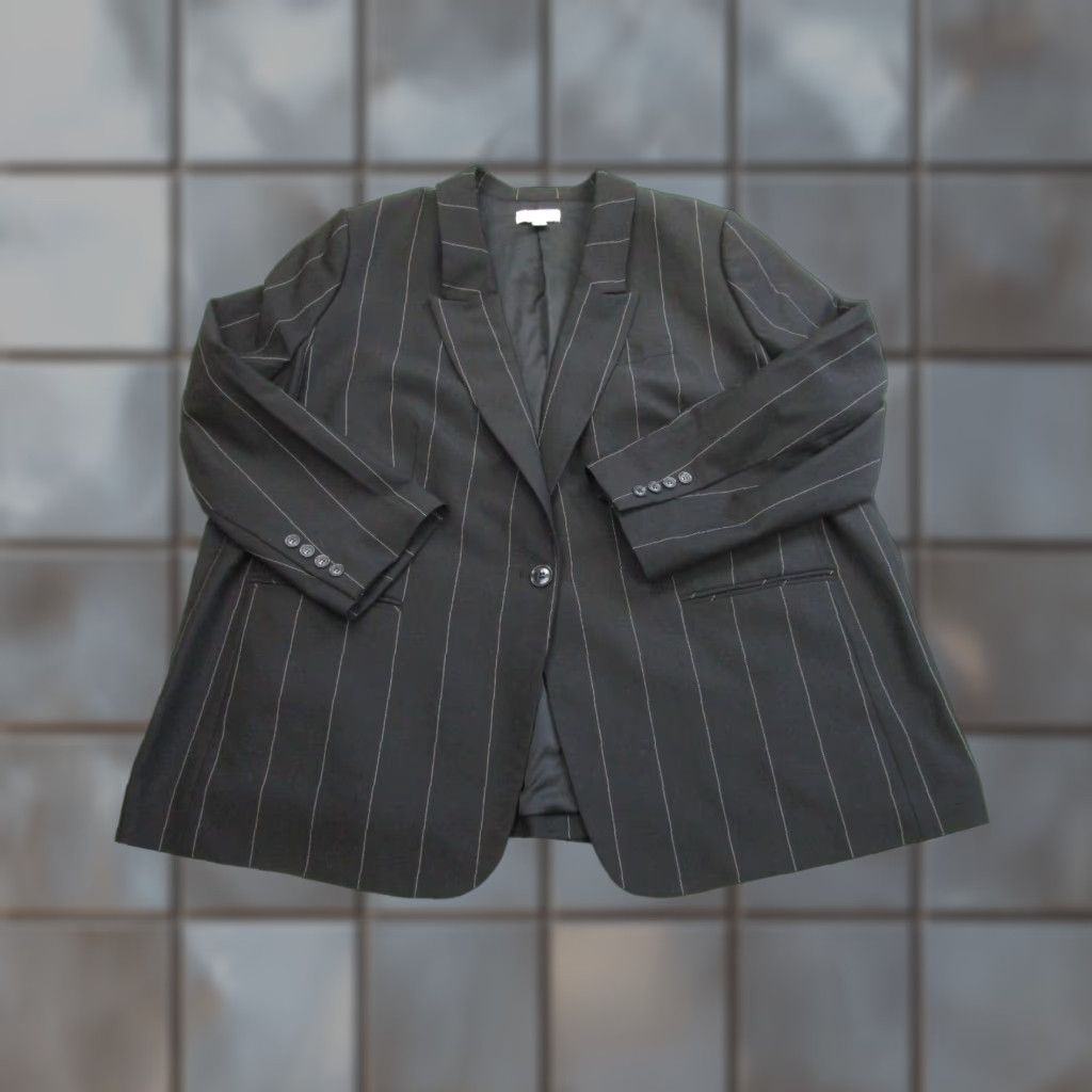 Nili Lotan VINTAGE? No. NILI LOTAN Blazer Jacket Women's 2X Black Pinstripe Single-Breasted One-Button Lined Stretch Regular Fit Coat Size XXL / US 16-18 / IT 52-54 - 1 Thumbnail