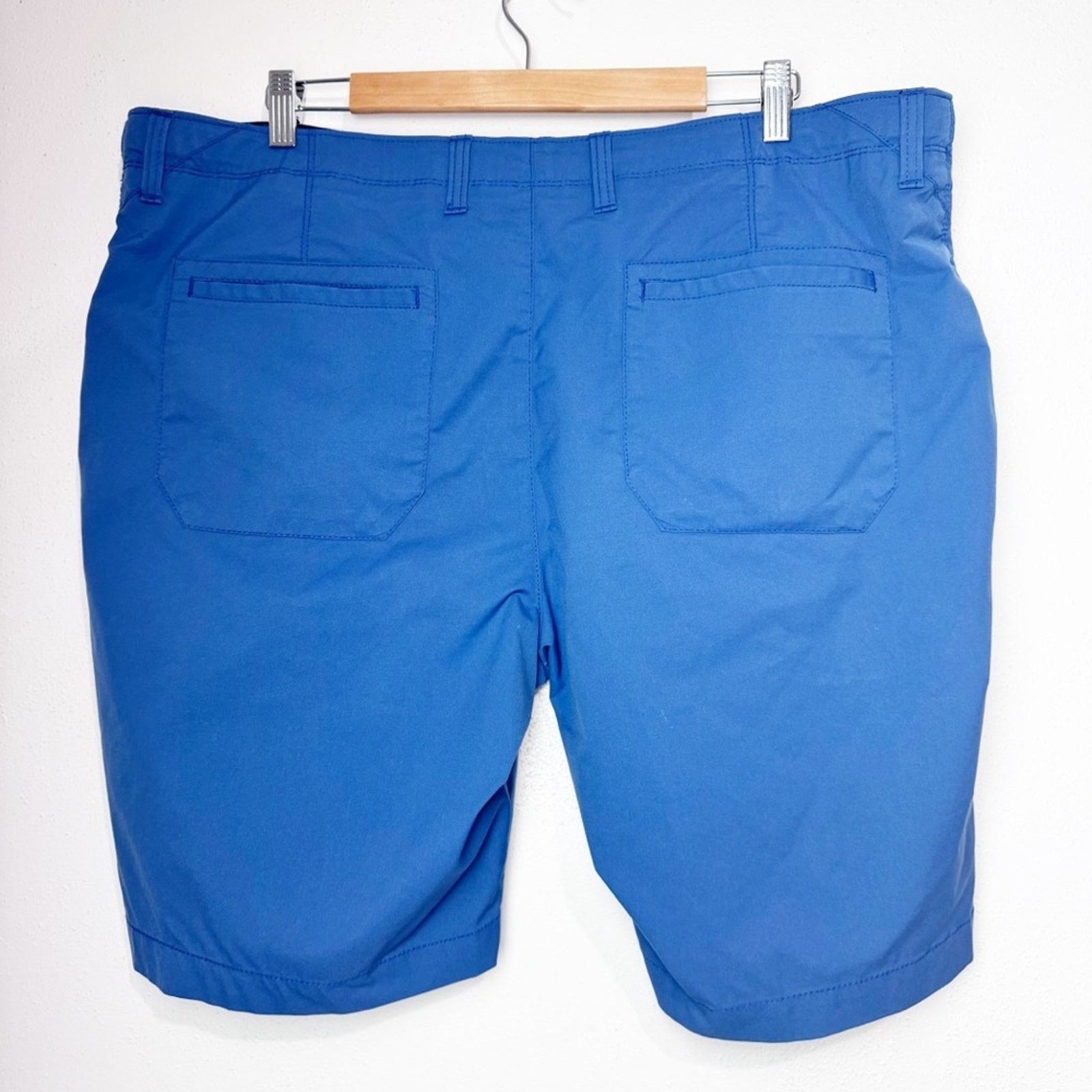 Tommy Bahama Blue Flat Front Chino Performance Golf Shorts Men’s Size 40 Size US 40 / EU 56 - 4 Thumbnail