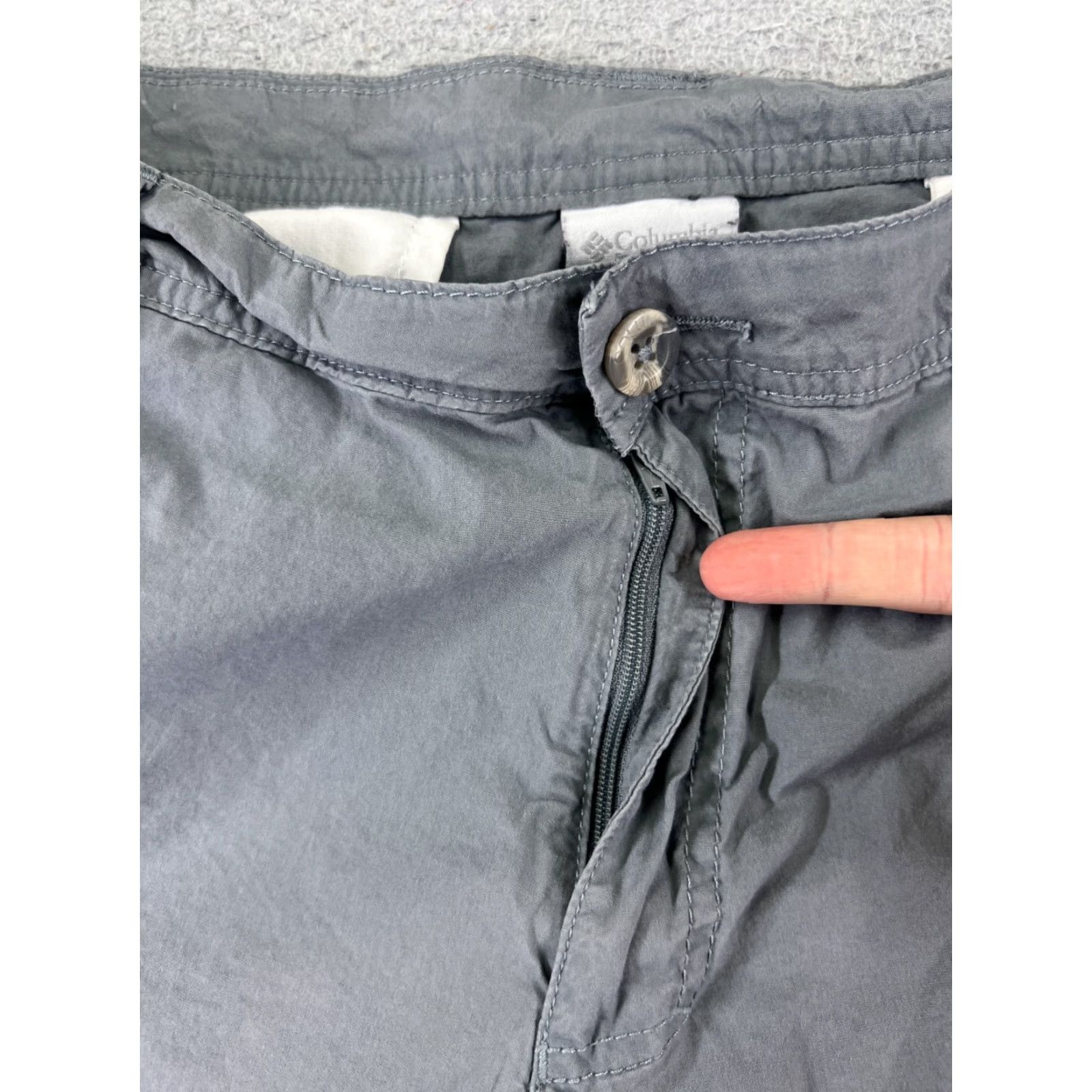 Vintage Columbia Men's Shorts Cargo 36 Gray Cotton Canvas Hike Camp 36x9 Regular Inseam 9" Adult Mens Gray Outdoors Fish Theme Vintage No? (Note: remove N/A) Size US 36 / EU 52 - 6 Thumbnail