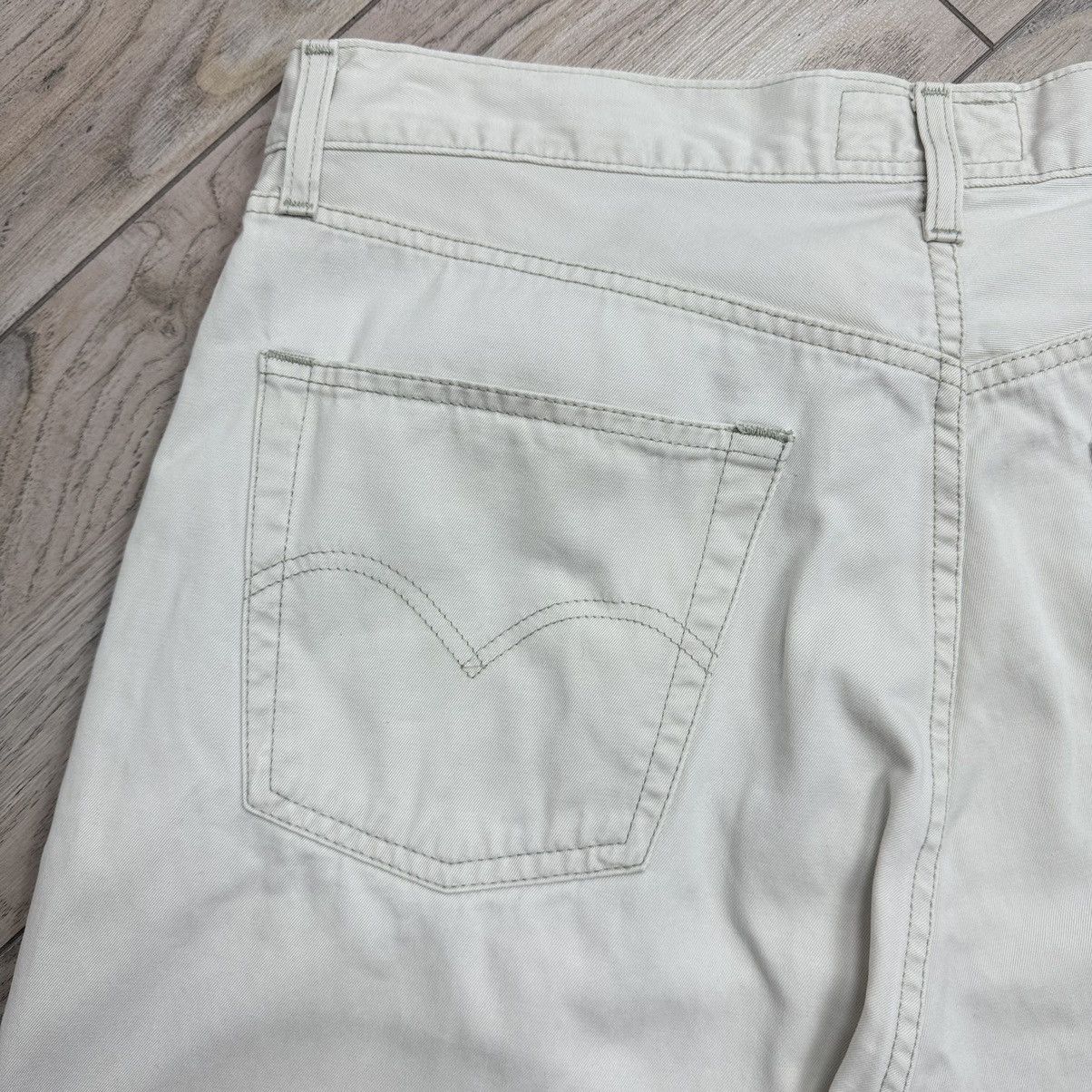 Levi's Vintage Levi’s Black Tab 1994 Cropped White Shorts Size US 36 / EU 52 - 11 Thumbnail