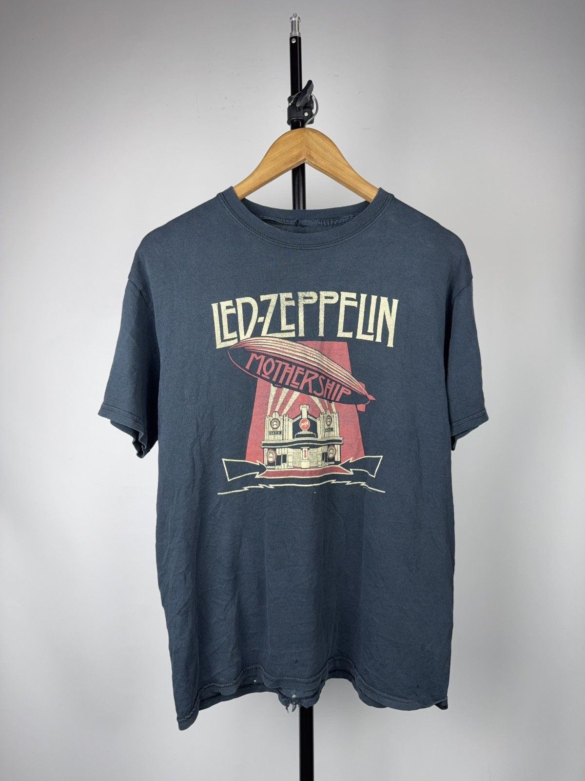 Led Zeppelin Vintage 00s Led Zeppelin Mothership Rock Band Faded T-Shirt Size US M / EU 48-50 / 2 - 1 Thumbnail