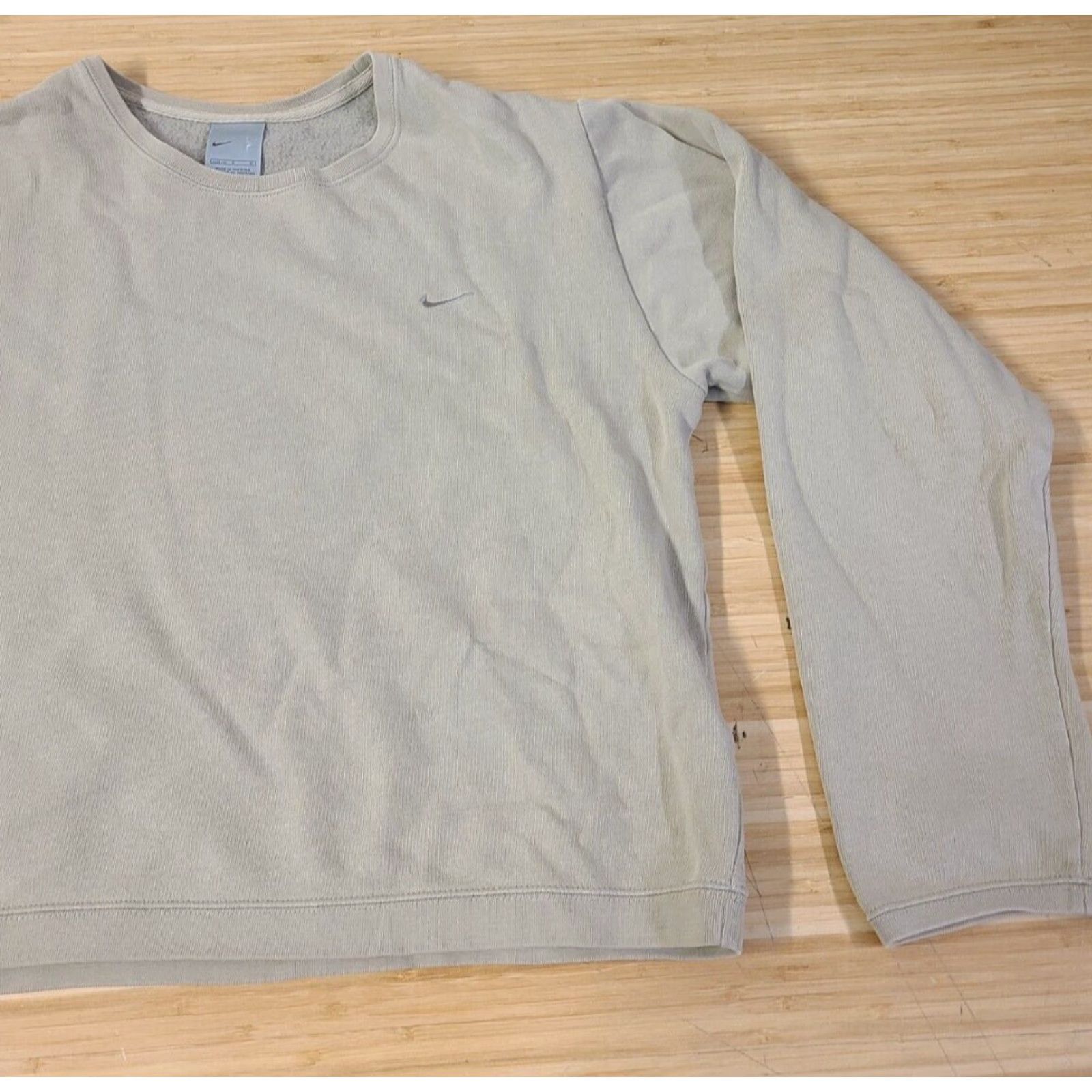 Nike VINTAGE Nike Sweatshirt Womens L Beige Khaki Logo Pullover Crew Neck Cropped Size L / US 10 / IT 46 - 2 Thumbnail
